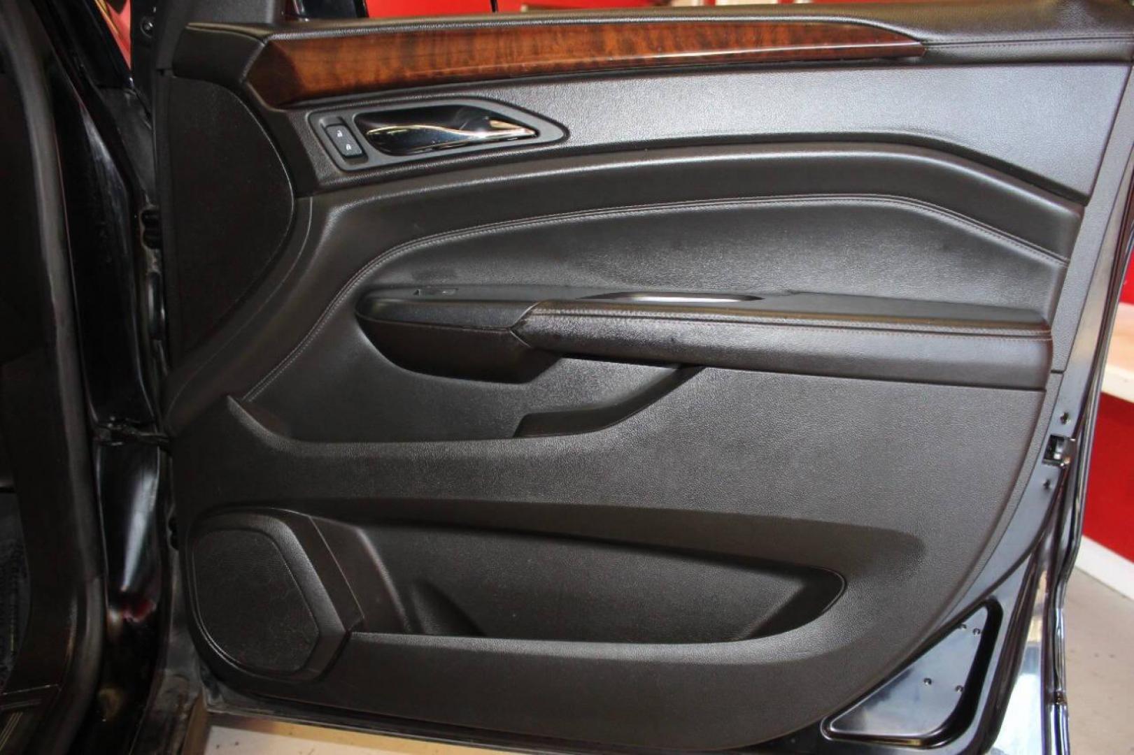 2013 Black Cadillac SRX Premium (3GYFNCE3XDS) with an 3.6L V6 DOHC 24V FFV engine, 6-Speed Automatic transmission, located at 4301 NW 39th , Oklahoma City, OK, 73112, (405) 949-5600, 35.512135, -97.598671 - NO DRIVERS LICENCE NO-FULL COVERAGE INSURANCE-NO CREDIT CHECK. COME ON OVER TO SUPERSPORTS AND TAKE A LOOK AND TEST DRIVE. PLEASE GIVE US A CALL AT (405) 949-5600. NO LICENSIA DE MANEJAR- NO SEGURO DE COBERTURA TOTAL- NO VERIFICACCION DE CREDITO. POR FAVOR VENGAN A SUPERSPORTS, ECHE UN - Photo#10