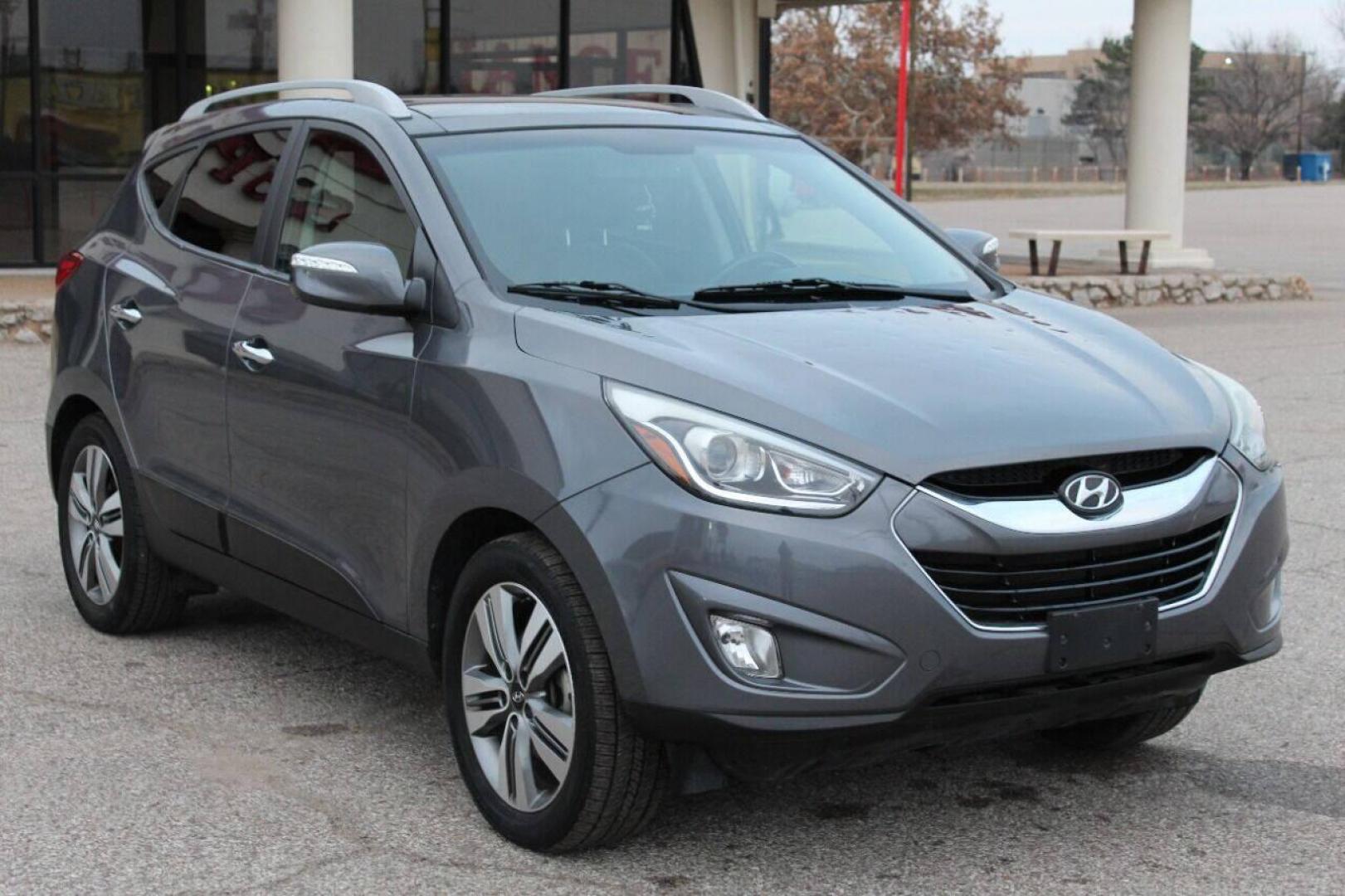 2014 Gray Hyundai Tucson GLS 2WD (KM8JU3AG3EU) with an 2.4L L4 DOHC 16V engine, 6-Speed Automatic transmission, located at 4301 NW 39th , Oklahoma City, OK, 73112, (405) 949-5600, 35.512135, -97.598671 - Photo#2
