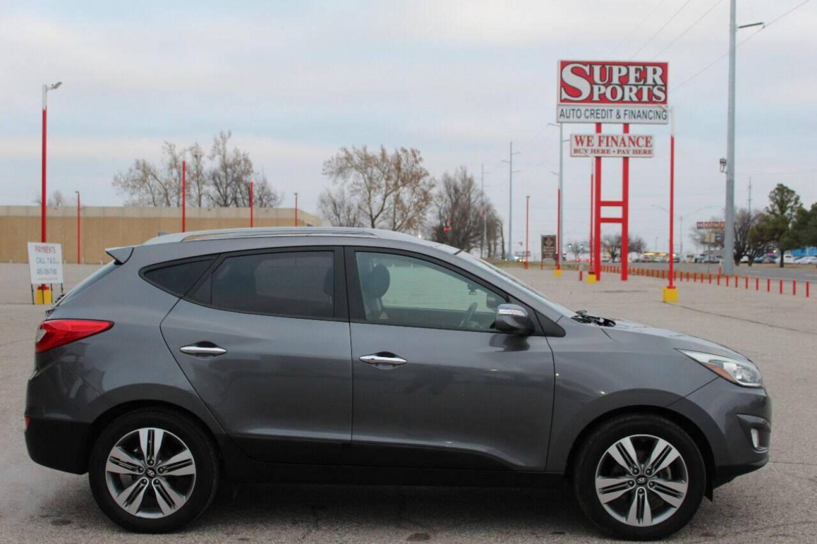 2014 Gray Hyundai Tucson GLS 2WD (KM8JU3AG3EU) with an 2.4L L4 DOHC 16V engine, 6-Speed Automatic transmission, located at 4301 NW 39th , Oklahoma City, OK, 73112, (405) 949-5600, 35.512135, -97.598671 - Photo#3