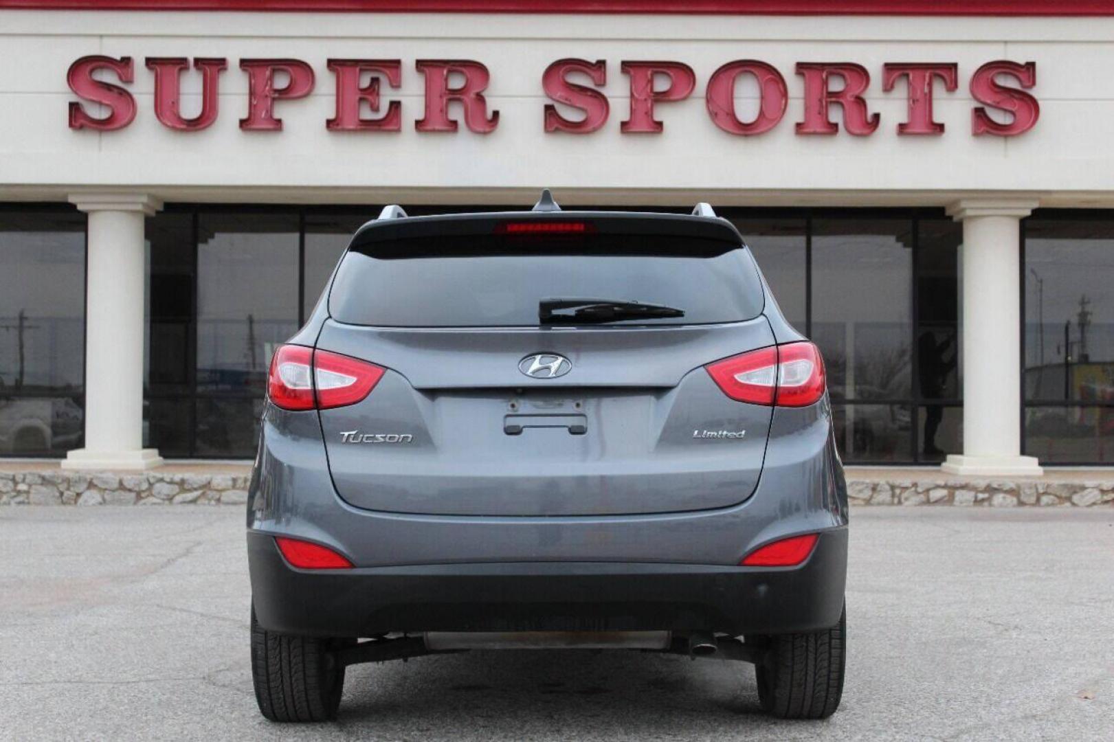 2014 Gray Hyundai Tucson GLS 2WD (KM8JU3AG3EU) with an 2.4L L4 DOHC 16V engine, 6-Speed Automatic transmission, located at 4301 NW 39th , Oklahoma City, OK, 73112, (405) 949-5600, 35.512135, -97.598671 - Photo#4