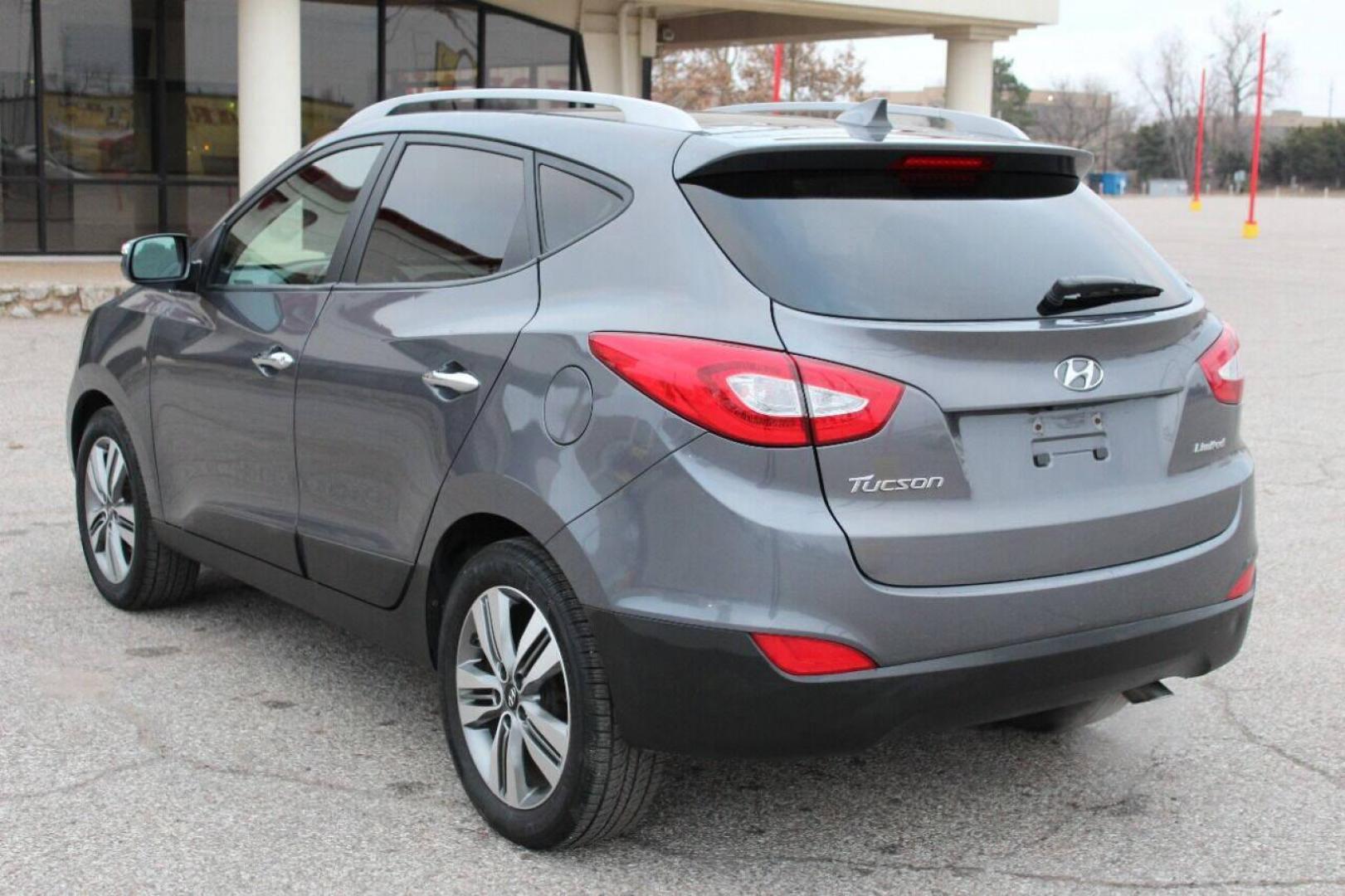 2014 Gray Hyundai Tucson GLS 2WD (KM8JU3AG3EU) with an 2.4L L4 DOHC 16V engine, 6-Speed Automatic transmission, located at 4301 NW 39th , Oklahoma City, OK, 73112, (405) 949-5600, 35.512135, -97.598671 - Photo#5