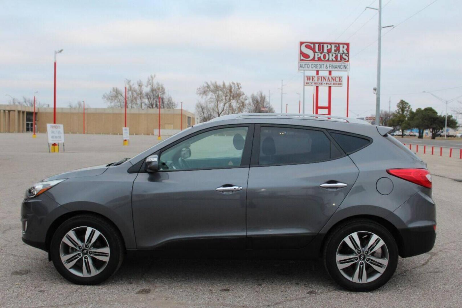 2014 Gray Hyundai Tucson GLS 2WD (KM8JU3AG3EU) with an 2.4L L4 DOHC 16V engine, 6-Speed Automatic transmission, located at 4301 NW 39th , Oklahoma City, OK, 73112, (405) 949-5600, 35.512135, -97.598671 - Photo#6