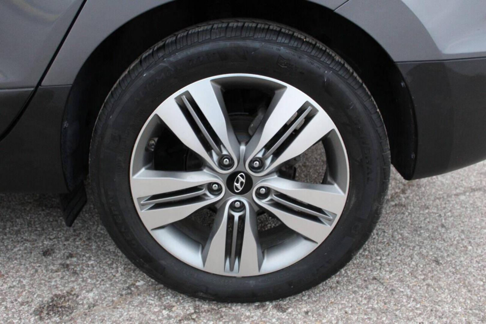 2014 Gray Hyundai Tucson GLS 2WD (KM8JU3AG3EU) with an 2.4L L4 DOHC 16V engine, 6-Speed Automatic transmission, located at 4301 NW 39th , Oklahoma City, OK, 73112, (405) 949-5600, 35.512135, -97.598671 - Photo#7