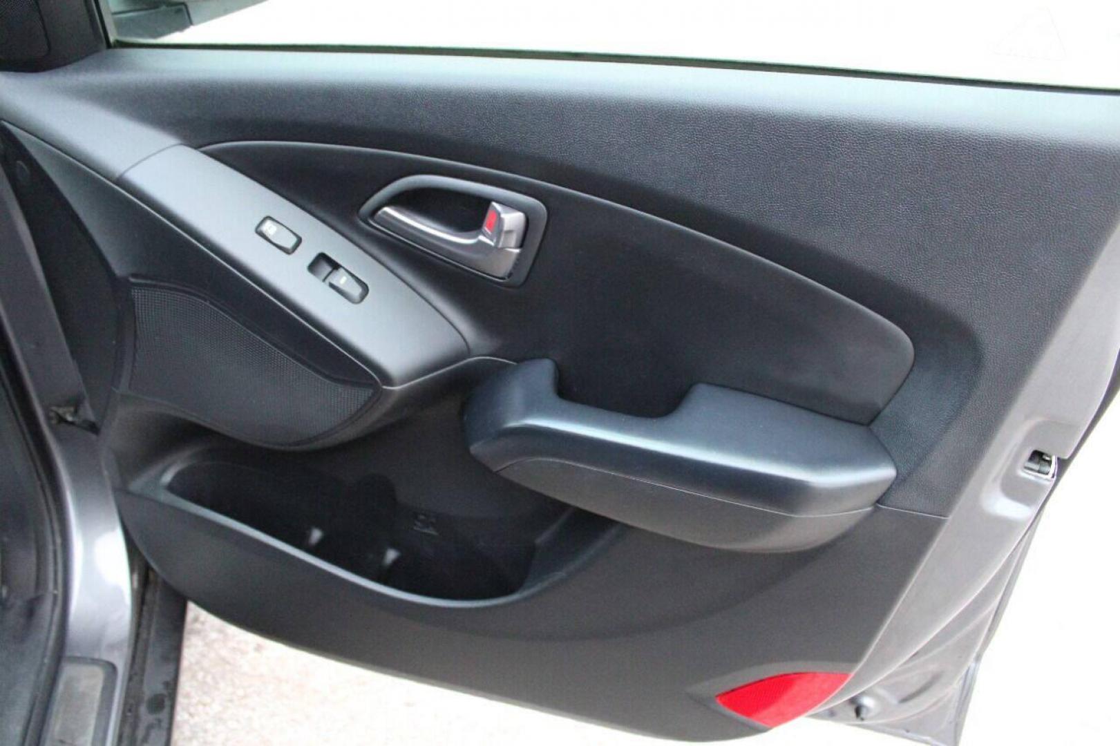 2014 Gray Hyundai Tucson GLS 2WD (KM8JU3AG3EU) with an 2.4L L4 DOHC 16V engine, 6-Speed Automatic transmission, located at 4301 NW 39th , Oklahoma City, OK, 73112, (405) 949-5600, 35.512135, -97.598671 - Photo#11