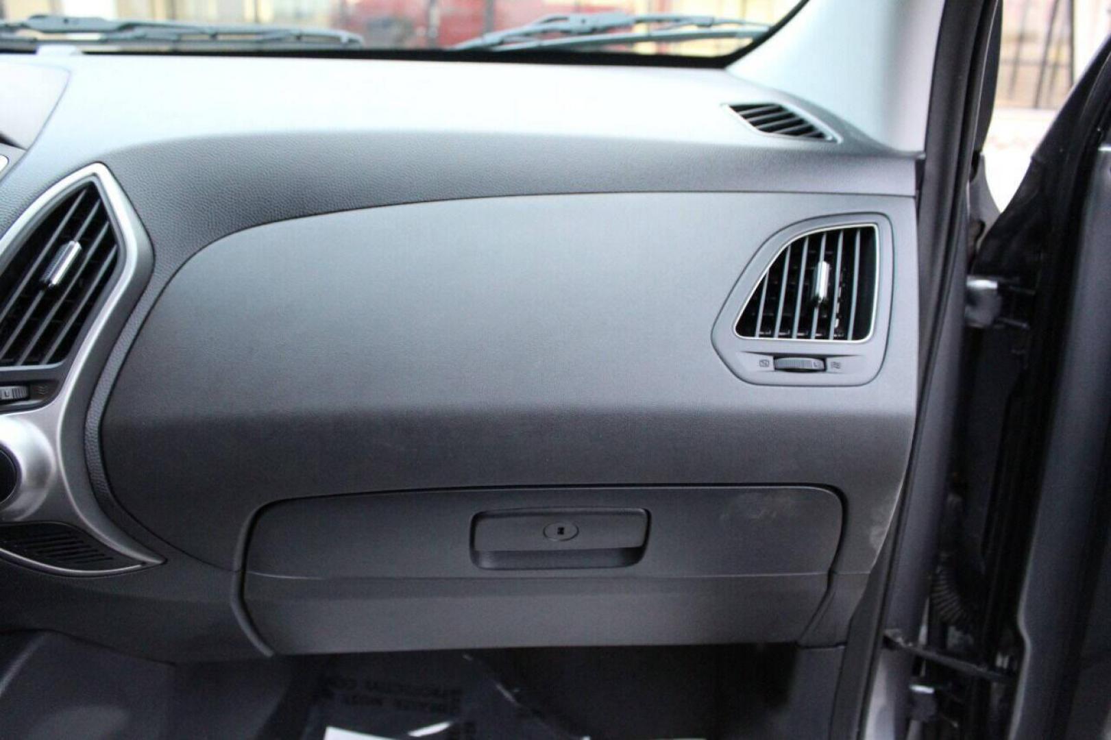 2014 Gray Hyundai Tucson GLS 2WD (KM8JU3AG3EU) with an 2.4L L4 DOHC 16V engine, 6-Speed Automatic transmission, located at 4301 NW 39th , Oklahoma City, OK, 73112, (405) 949-5600, 35.512135, -97.598671 - Photo#12