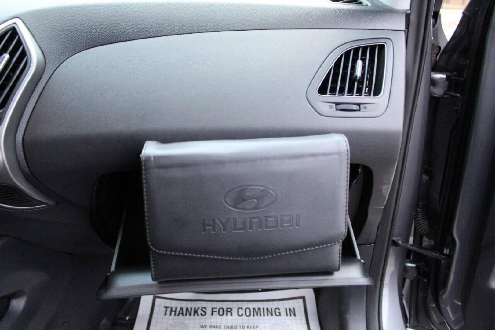 2014 Gray Hyundai Tucson GLS 2WD (KM8JU3AG3EU) with an 2.4L L4 DOHC 16V engine, 6-Speed Automatic transmission, located at 4301 NW 39th , Oklahoma City, OK, 73112, (405) 949-5600, 35.512135, -97.598671 - Photo#13