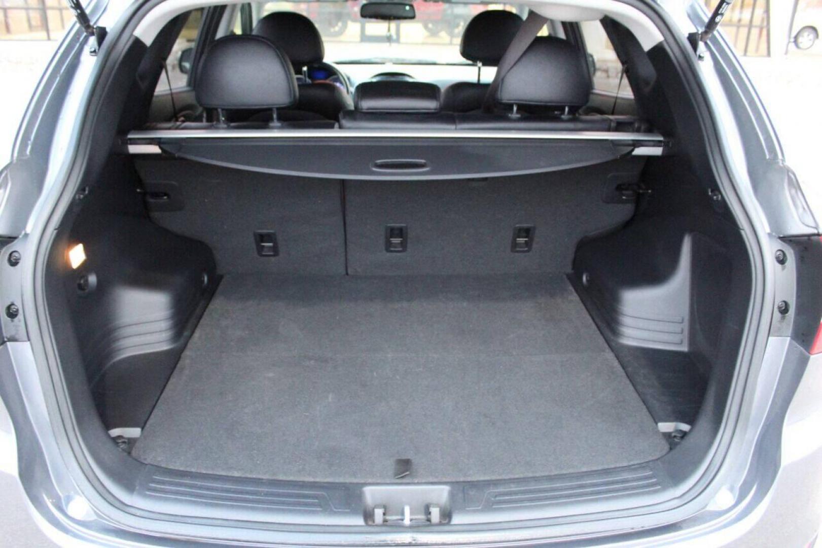 2014 Gray Hyundai Tucson GLS 2WD (KM8JU3AG3EU) with an 2.4L L4 DOHC 16V engine, 6-Speed Automatic transmission, located at 4301 NW 39th , Oklahoma City, OK, 73112, (405) 949-5600, 35.512135, -97.598671 - Photo#16
