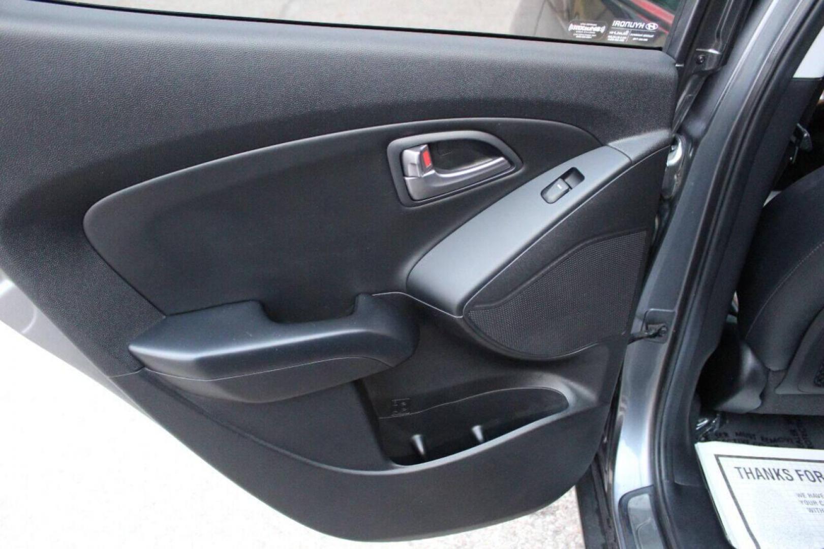 2014 Gray Hyundai Tucson GLS 2WD (KM8JU3AG3EU) with an 2.4L L4 DOHC 16V engine, 6-Speed Automatic transmission, located at 4301 NW 39th , Oklahoma City, OK, 73112, (405) 949-5600, 35.512135, -97.598671 - Photo#18