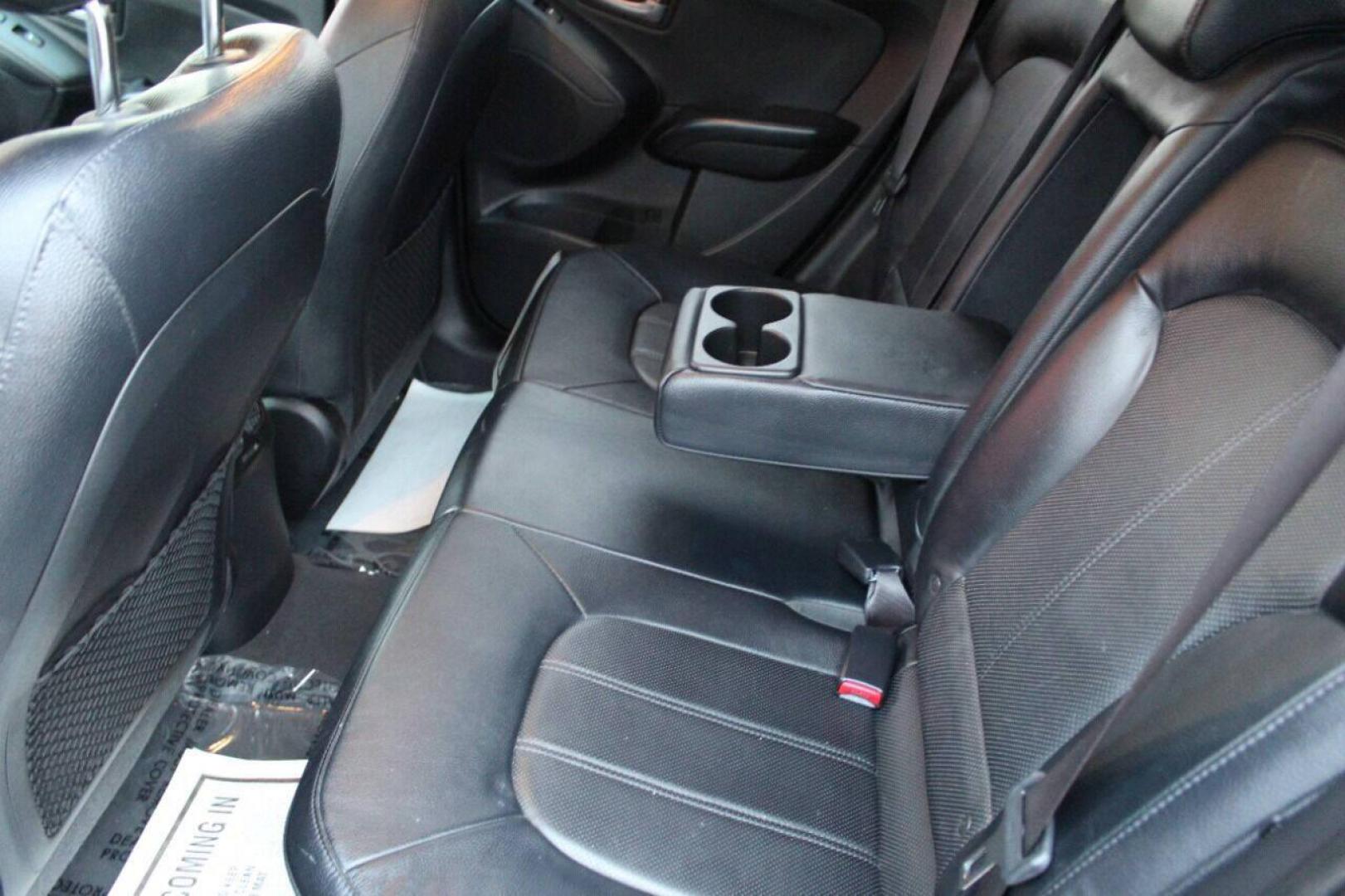 2014 Gray Hyundai Tucson GLS 2WD (KM8JU3AG3EU) with an 2.4L L4 DOHC 16V engine, 6-Speed Automatic transmission, located at 4301 NW 39th , Oklahoma City, OK, 73112, (405) 949-5600, 35.512135, -97.598671 - Photo#19