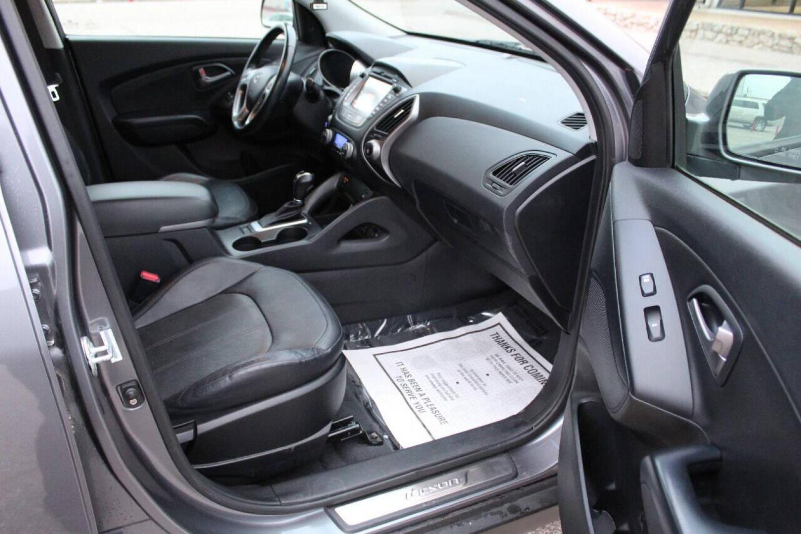 2014 Gray Hyundai Tucson GLS 2WD (KM8JU3AG3EU) with an 2.4L L4 DOHC 16V engine, 6-Speed Automatic transmission, located at 4301 NW 39th , Oklahoma City, OK, 73112, (405) 949-5600, 35.512135, -97.598671 - Photo#10