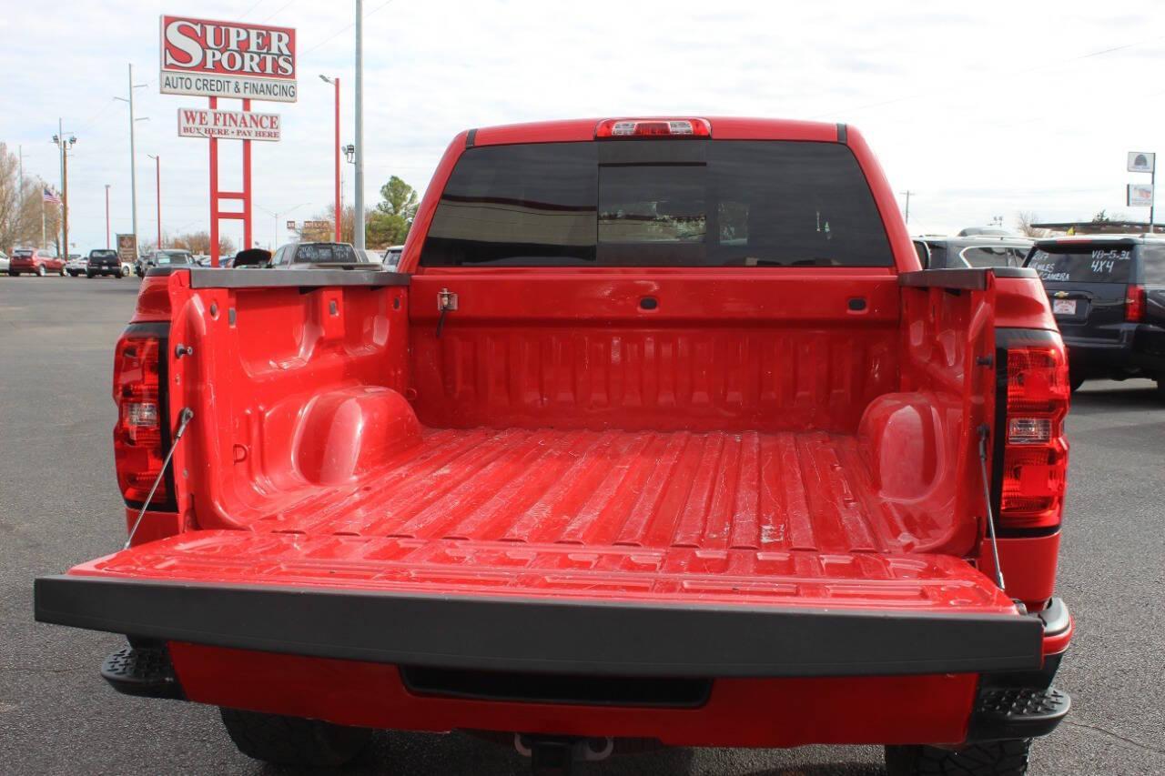 2017 Red Chevrolet Silverado 1500 LT Crew Cab 4WD (3GCUKREC9HG) with an 5.3L V8 5.3L V8 engine, Automatic 6-Speed transmission, located at 4301 NW 39th , Oklahoma City, OK, 73112, (405) 949-5600, 35.512135, -97.598671 - NO DRIVERS LICENCE NO-FULL COVERAGE INSURANCE-NO CREDIT CHECK. COME ON OVER TO SUPERSPORTS AND TAKE A LOOK AND TEST DRIVE. PLEASE GIVE US A CALL AT (405) 949-5600. NO LICENSIA DE MANEJAR- NO SEGURO DE COBERTURA TOTAL- NO VERIFICACCION DE CREDITO. POR FAVOR VENGAN A SUPERSPORTS, ECHE UN - Photo#4