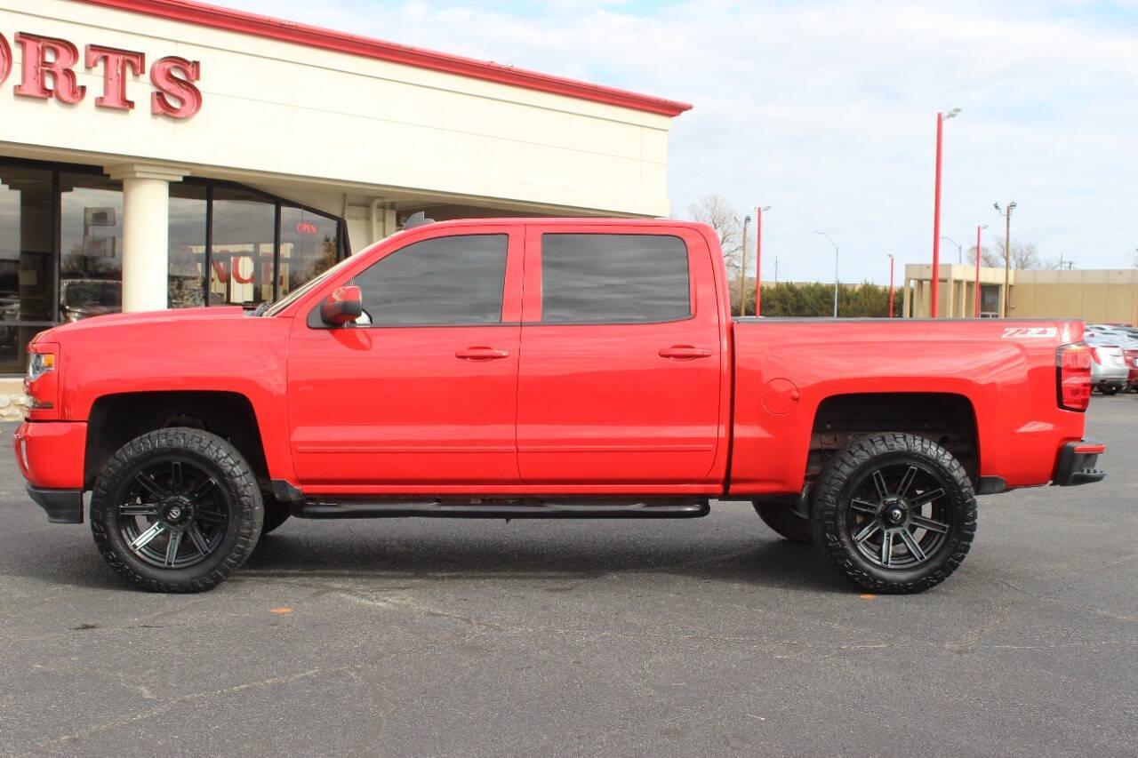 2017 Red Chevrolet Silverado 1500 LT Crew Cab 4WD (3GCUKREC9HG) with an 5.3L V8 5.3L V8 engine, Automatic 6-Speed transmission, located at 4301 NW 39th , Oklahoma City, OK, 73112, (405) 949-5600, 35.512135, -97.598671 - NO DRIVERS LICENCE NO-FULL COVERAGE INSURANCE-NO CREDIT CHECK. COME ON OVER TO SUPERSPORTS AND TAKE A LOOK AND TEST DRIVE. PLEASE GIVE US A CALL AT (405) 949-5600. NO LICENSIA DE MANEJAR- NO SEGURO DE COBERTURA TOTAL- NO VERIFICACCION DE CREDITO. POR FAVOR VENGAN A SUPERSPORTS, ECHE UN - Photo#6