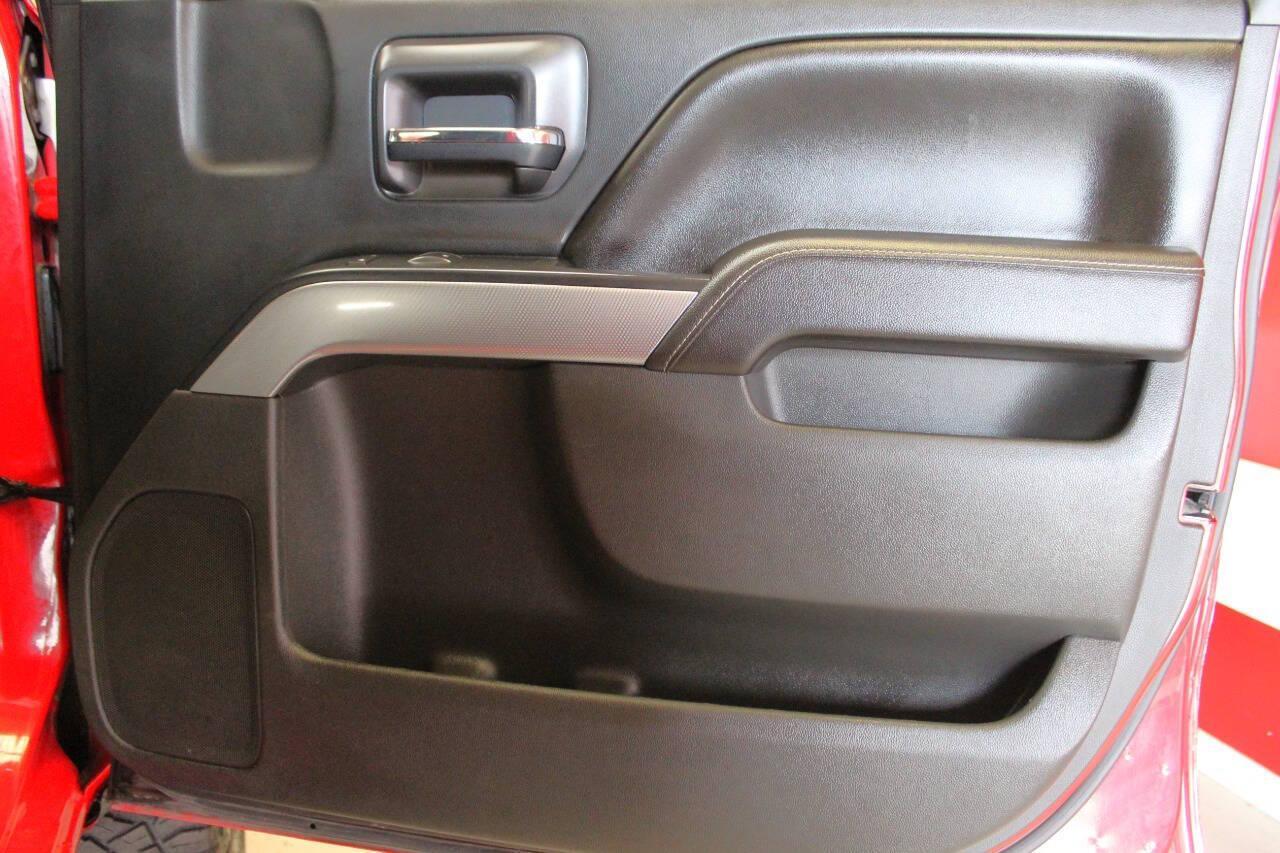 2017 Red Chevrolet Silverado 1500 LT Crew Cab 4WD (3GCUKREC9HG) with an 5.3L V8 5.3L V8 engine, Automatic 6-Speed transmission, located at 4301 NW 39th , Oklahoma City, OK, 73112, (405) 949-5600, 35.512135, -97.598671 - NO DRIVERS LICENCE NO-FULL COVERAGE INSURANCE-NO CREDIT CHECK. COME ON OVER TO SUPERSPORTS AND TAKE A LOOK AND TEST DRIVE. PLEASE GIVE US A CALL AT (405) 949-5600. NO LICENSIA DE MANEJAR- NO SEGURO DE COBERTURA TOTAL- NO VERIFICACCION DE CREDITO. POR FAVOR VENGAN A SUPERSPORTS, ECHE UN - Photo#10