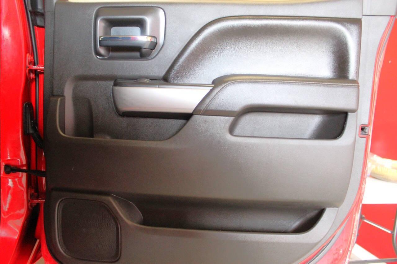 2017 Red Chevrolet Silverado 1500 LT Crew Cab 4WD (3GCUKREC9HG) with an 5.3L V8 5.3L V8 engine, Automatic 6-Speed transmission, located at 4301 NW 39th , Oklahoma City, OK, 73112, (405) 949-5600, 35.512135, -97.598671 - NO DRIVERS LICENCE NO-FULL COVERAGE INSURANCE-NO CREDIT CHECK. COME ON OVER TO SUPERSPORTS AND TAKE A LOOK AND TEST DRIVE. PLEASE GIVE US A CALL AT (405) 949-5600. NO LICENSIA DE MANEJAR- NO SEGURO DE COBERTURA TOTAL- NO VERIFICACCION DE CREDITO. POR FAVOR VENGAN A SUPERSPORTS, ECHE UN - Photo#12