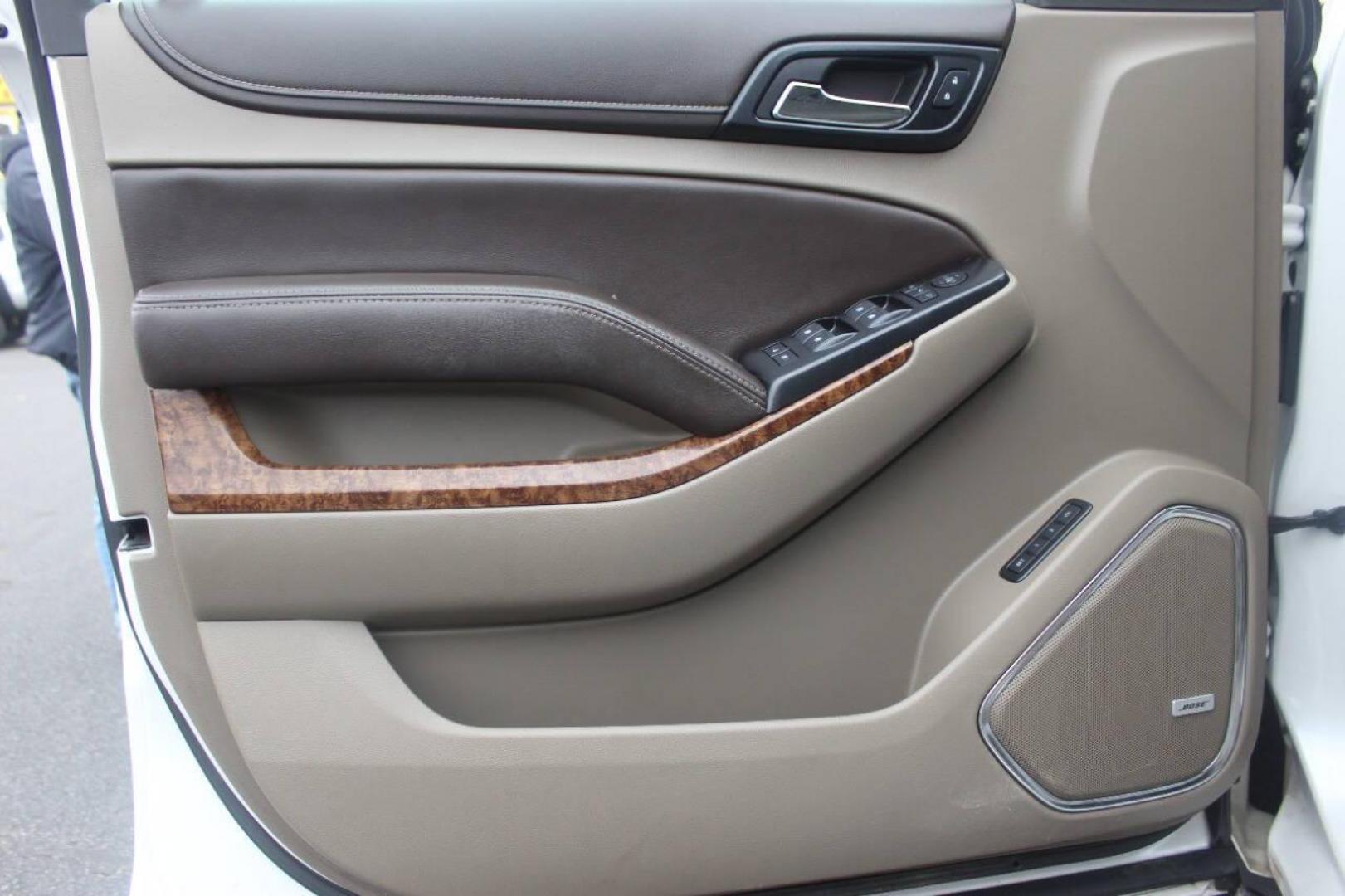 2017 White Chevrolet Tahoe Premier 4WD (1GNSKCKCXHR) with an 5.3L V8 OHV 16V engine, 6A transmission, located at 4301 NW 39th , Oklahoma City, OK, 73112, (405) 949-5600, 35.512135, -97.598671 - NO DRIVERS LICENCE -NO FULL COVERAGE INSURANCE - NO CREDIT CHECK. COME ON OVER TO SUPERSPORTS, TAKE A LOOK AND TEST DRIVE. PLEASE GIVE US A CALL AT (405) 949-5600. NO LICENCIA DE CONDUCIR - NO SEGURO DE COBERTURA TOTAL - NO VERIFICACION DE CREDITO. VISITENOS EN SUPERSPORTS, MIRE NUESTRO - Photo#19