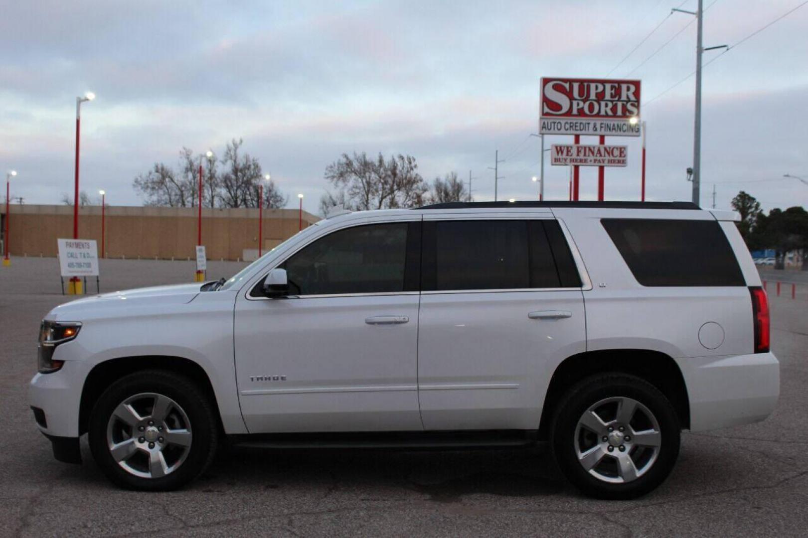2018 White Chevrolet Tahoe LT 2WD (1GNSCBKC8JR) with an 5.3L V8 5.3L V8 engine, Automatic 6-Speed transmission, located at 4301 NW 39th , Oklahoma City, OK, 73112, (405) 949-5600, 35.512135, -97.598671 - Photo#6