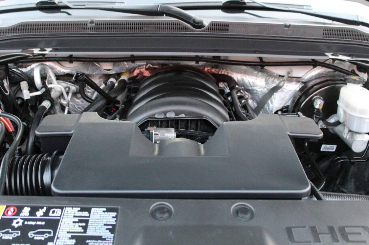 2018 White Chevrolet Tahoe LT 2WD (1GNSCBKC8JR) with an 5.3L V8 5.3L V8 engine, Automatic 6-Speed transmission, located at 4301 NW 39th , Oklahoma City, OK, 73112, (405) 949-5600, 35.512135, -97.598671 - NO DRIVERS LICENCE NO-FULL COVERAGE INSURANCE-NO CREDIT CHECK. COME ON OVER TO SUPERSPORTS AND TAKE A LOOK AND TEST DRIVE PLEASE GIVE US A CALL AT (405) 949-5600. NO LICENSIA DE MANEJAR- NO SEGURO DE COBERTURA TOTAL- NO VERIFICACCION DE CREDITO. POR FAVOR VENGAN A SUPERSPORTS, E - Photo#9