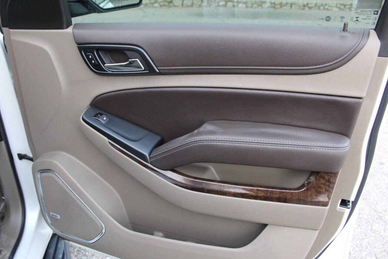 2018 White Chevrolet Tahoe LT 2WD (1GNSCBKC8JR) with an 5.3L V8 5.3L V8 engine, Automatic 6-Speed transmission, located at 4301 NW 39th , Oklahoma City, OK, 73112, (405) 949-5600, 35.512135, -97.598671 - NO DRIVERS LICENCE NO-FULL COVERAGE INSURANCE-NO CREDIT CHECK. COME ON OVER TO SUPERSPORTS AND TAKE A LOOK AND TEST DRIVE PLEASE GIVE US A CALL AT (405) 949-5600. NO LICENSIA DE MANEJAR- NO SEGURO DE COBERTURA TOTAL- NO VERIFICACCION DE CREDITO. POR FAVOR VENGAN A SUPERSPORTS, E - Photo#11