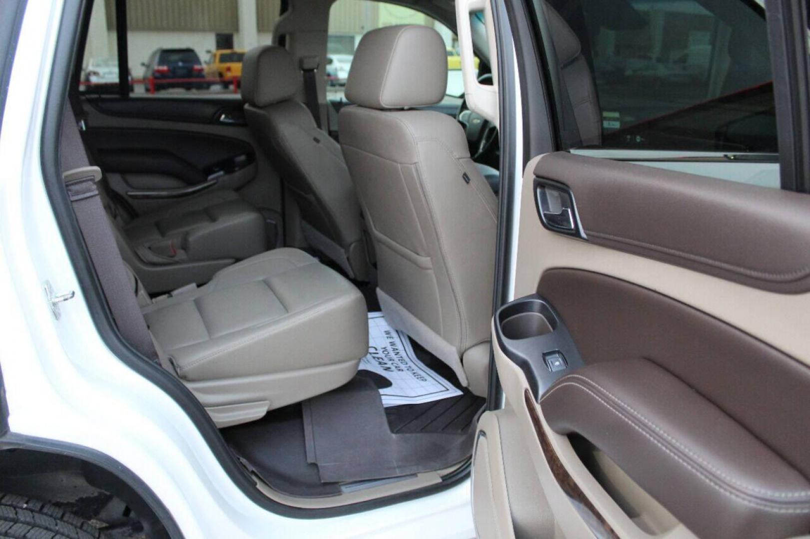 2018 White Chevrolet Tahoe LT 2WD (1GNSCBKC8JR) with an 5.3L V8 5.3L V8 engine, Automatic 6-Speed transmission, located at 4301 NW 39th , Oklahoma City, OK, 73112, (405) 949-5600, 35.512135, -97.598671 - Photo#12