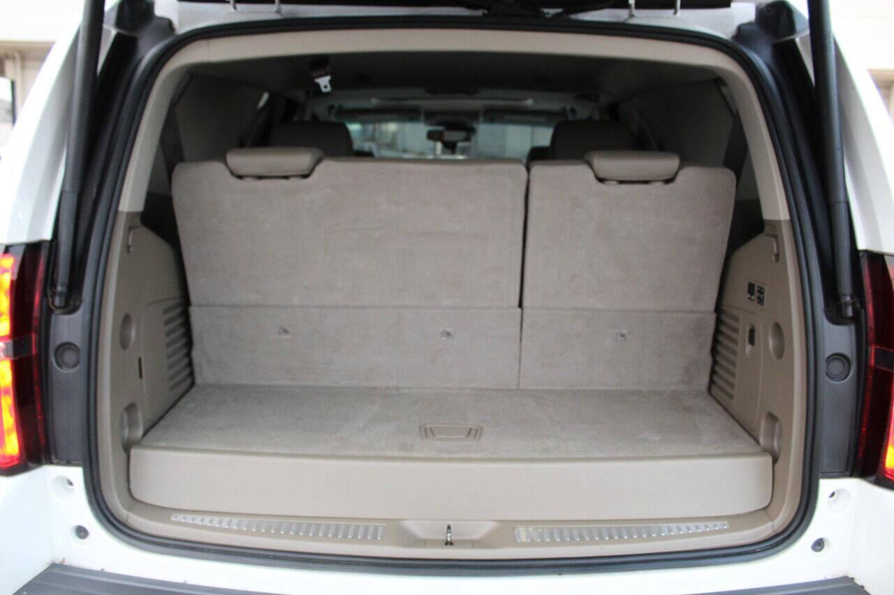 2018 White Chevrolet Tahoe LT 2WD (1GNSCBKC8JR) with an 5.3L V8 5.3L V8 engine, Automatic 6-Speed transmission, located at 4301 NW 39th , Oklahoma City, OK, 73112, (405) 949-5600, 35.512135, -97.598671 - NO DRIVERS LICENCE NO-FULL COVERAGE INSURANCE-NO CREDIT CHECK. COME ON OVER TO SUPERSPORTS AND TAKE A LOOK AND TEST DRIVE PLEASE GIVE US A CALL AT (405) 949-5600. NO LICENSIA DE MANEJAR- NO SEGURO DE COBERTURA TOTAL- NO VERIFICACCION DE CREDITO. POR FAVOR VENGAN A SUPERSPORTS, E - Photo#14
