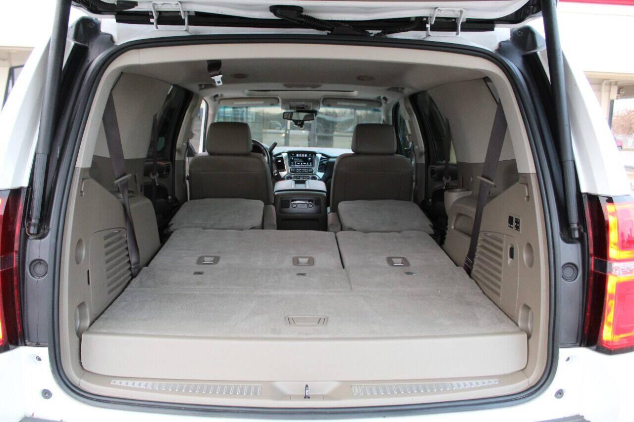 2018 White Chevrolet Tahoe LT 2WD (1GNSCBKC8JR) with an 5.3L V8 5.3L V8 engine, Automatic 6-Speed transmission, located at 4301 NW 39th , Oklahoma City, OK, 73112, (405) 949-5600, 35.512135, -97.598671 - NO DRIVERS LICENCE NO-FULL COVERAGE INSURANCE-NO CREDIT CHECK. COME ON OVER TO SUPERSPORTS AND TAKE A LOOK AND TEST DRIVE PLEASE GIVE US A CALL AT (405) 949-5600. NO LICENSIA DE MANEJAR- NO SEGURO DE COBERTURA TOTAL- NO VERIFICACCION DE CREDITO. POR FAVOR VENGAN A SUPERSPORTS, E - Photo#16