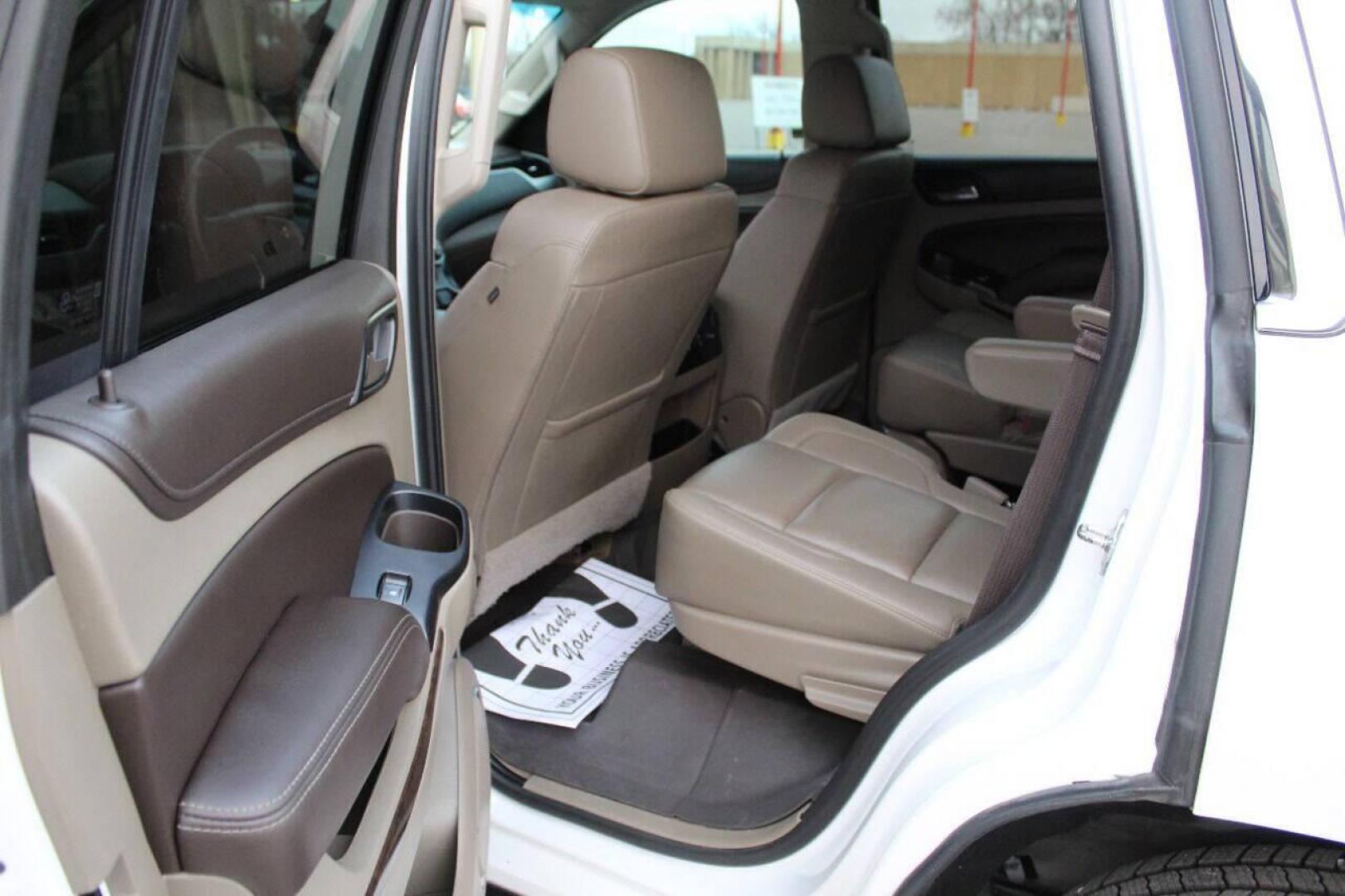 2018 White Chevrolet Tahoe LT 2WD (1GNSCBKC8JR) with an 5.3L V8 5.3L V8 engine, Automatic 6-Speed transmission, located at 4301 NW 39th , Oklahoma City, OK, 73112, (405) 949-5600, 35.512135, -97.598671 - Photo#17