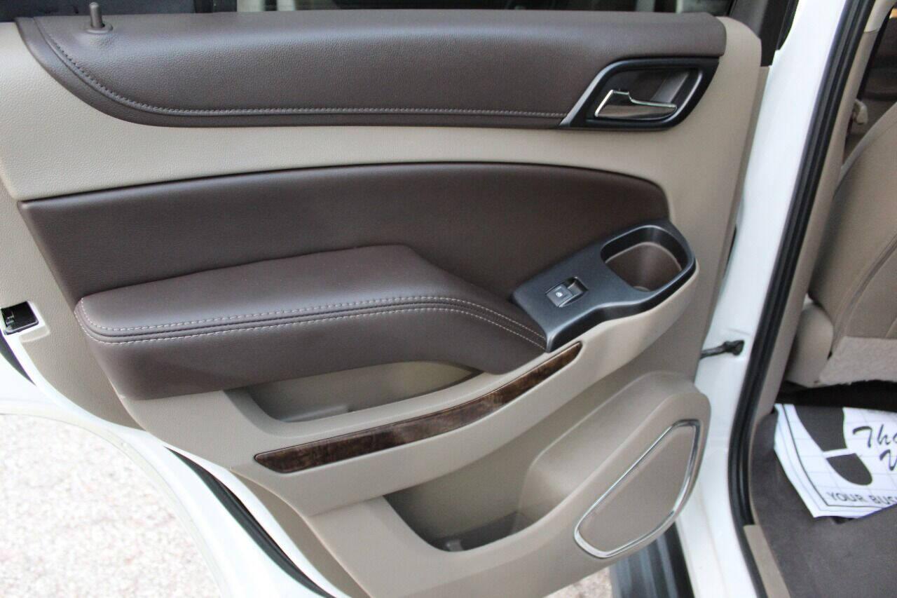 2018 White Chevrolet Tahoe LT 2WD (1GNSCBKC8JR) with an 5.3L V8 5.3L V8 engine, Automatic 6-Speed transmission, located at 4301 NW 39th , Oklahoma City, OK, 73112, (405) 949-5600, 35.512135, -97.598671 - NO DRIVERS LICENCE NO-FULL COVERAGE INSURANCE-NO CREDIT CHECK. COME ON OVER TO SUPERSPORTS AND TAKE A LOOK AND TEST DRIVE PLEASE GIVE US A CALL AT (405) 949-5600. NO LICENSIA DE MANEJAR- NO SEGURO DE COBERTURA TOTAL- NO VERIFICACCION DE CREDITO. POR FAVOR VENGAN A SUPERSPORTS, E - Photo#18