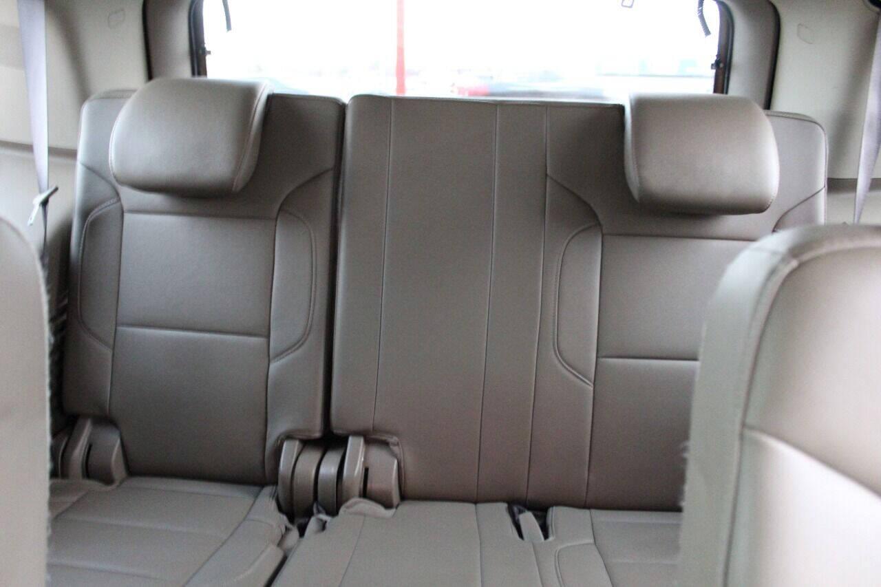 2018 White Chevrolet Tahoe LT 2WD (1GNSCBKC8JR) with an 5.3L V8 5.3L V8 engine, Automatic 6-Speed transmission, located at 4301 NW 39th , Oklahoma City, OK, 73112, (405) 949-5600, 35.512135, -97.598671 - NO DRIVERS LICENCE NO-FULL COVERAGE INSURANCE-NO CREDIT CHECK. COME ON OVER TO SUPERSPORTS AND TAKE A LOOK AND TEST DRIVE PLEASE GIVE US A CALL AT (405) 949-5600. NO LICENSIA DE MANEJAR- NO SEGURO DE COBERTURA TOTAL- NO VERIFICACCION DE CREDITO. POR FAVOR VENGAN A SUPERSPORTS, E - Photo#20
