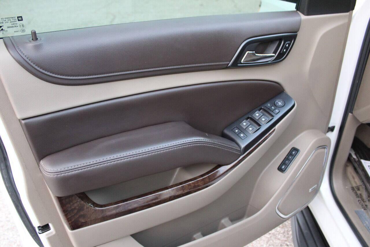 2018 White Chevrolet Tahoe LT 2WD (1GNSCBKC8JR) with an 5.3L V8 5.3L V8 engine, Automatic 6-Speed transmission, located at 4301 NW 39th , Oklahoma City, OK, 73112, (405) 949-5600, 35.512135, -97.598671 - NO DRIVERS LICENCE NO-FULL COVERAGE INSURANCE-NO CREDIT CHECK. COME ON OVER TO SUPERSPORTS AND TAKE A LOOK AND TEST DRIVE PLEASE GIVE US A CALL AT (405) 949-5600. NO LICENSIA DE MANEJAR- NO SEGURO DE COBERTURA TOTAL- NO VERIFICACCION DE CREDITO. POR FAVOR VENGAN A SUPERSPORTS, E - Photo#22