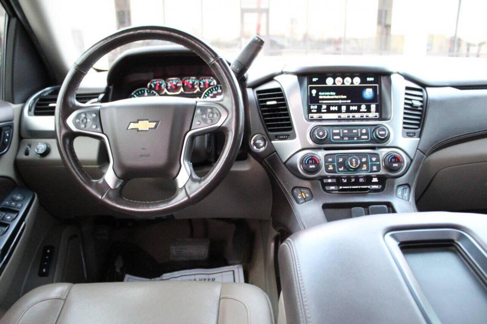 2018 White Chevrolet Tahoe LT 2WD (1GNSCBKC8JR) with an 5.3L V8 5.3L V8 engine, Automatic 6-Speed transmission, located at 4301 NW 39th , Oklahoma City, OK, 73112, (405) 949-5600, 35.512135, -97.598671 - Photo#23