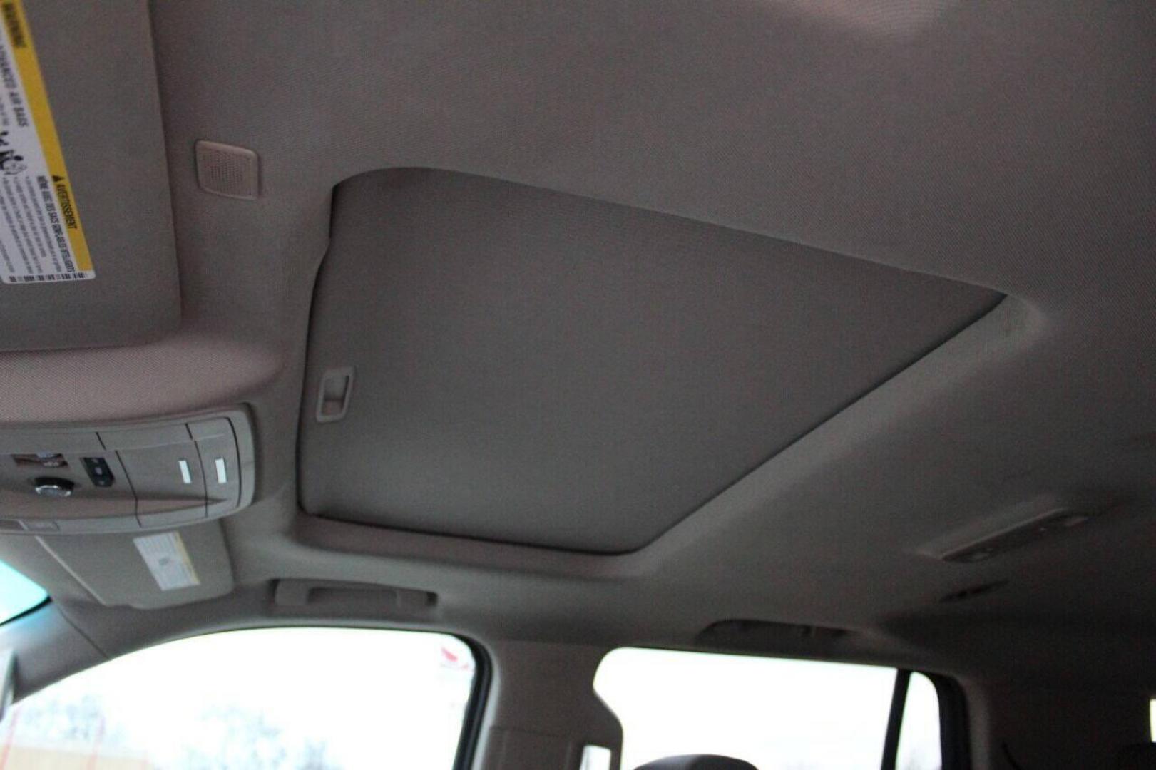 2018 White Chevrolet Tahoe LT 2WD (1GNSCBKC8JR) with an 5.3L V8 5.3L V8 engine, Automatic 6-Speed transmission, located at 4301 NW 39th , Oklahoma City, OK, 73112, (405) 949-5600, 35.512135, -97.598671 - Photo#26