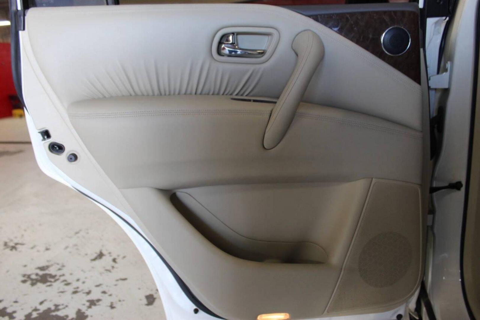 2016 White Infiniti QX80 4WD (JN8AZ2NE0G9) with an 5.6L V8 DOHC 32V engine, 7A transmission, located at 4301 NW 39th , Oklahoma City, OK, 73112, (405) 949-5600, 35.512135, -97.598671 - NO DRIVERS LICENSE - NO FULL COVERAGE INSURANCE NO CREDIT CHECK. COME ON OVER TO SUPERSPORTS AND TAKE A LOOK AND TEST DRIVE. PLEASE GIVE US A CALL AT (405) 949-5600. NO LICENCIA DE MANEJAR - NO SEGURO DE COBERTURA TOTAL - NO VERIFICACION DE CREDITO. POR FAVOR VENGAN A SUPERSPORTS, ECHE - Photo#17