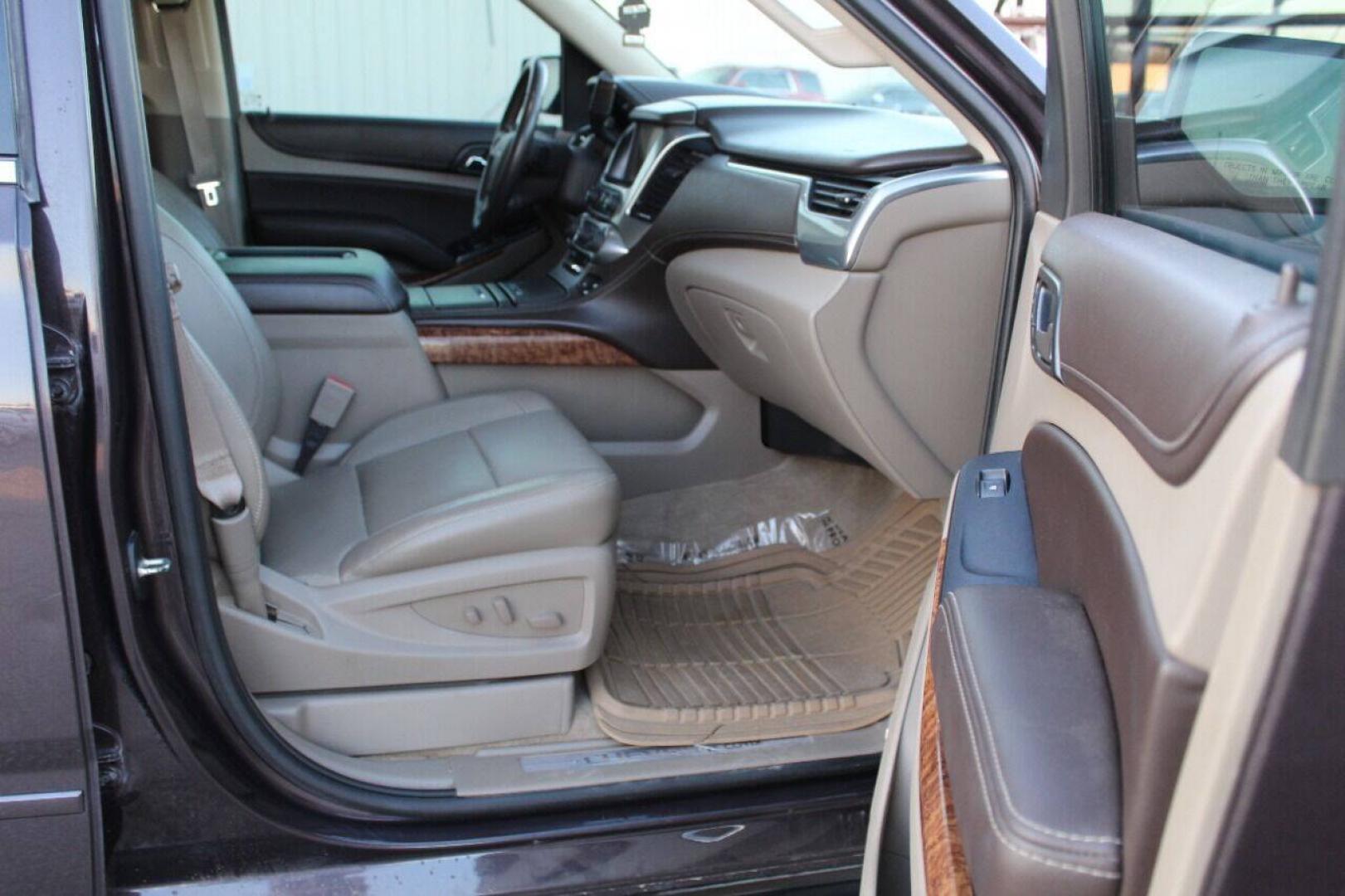2015 Pewter Chevrolet Tahoe LTZ 4WD (1GNSKCKC6FR) with an 5.3L V8 5.3L V8 engine, Automatic 6-Speed transmission, located at 4301 NW 39th , Oklahoma City, OK, 73112, (405) 949-5600, 35.512135, -97.598671 - Hablamos espanol. SPEND SMART --- BUY FROM SUPER SPORTS. ALL PRICES, DOWN PAYMENTS, PAYMENTS, AND FINANCE TERMS ARE NEGOTIABLE AT THE TIME OF APPROVAL. WE WILL WORK WITH YOU TO FIT YOUR BUDGET. WE WILL EVEN LOWER AND ADJUST THE NUMBERS TO HELP MAKE THE VEHICLE MORE AFFORDABLE FOR YOU.- Photo#10