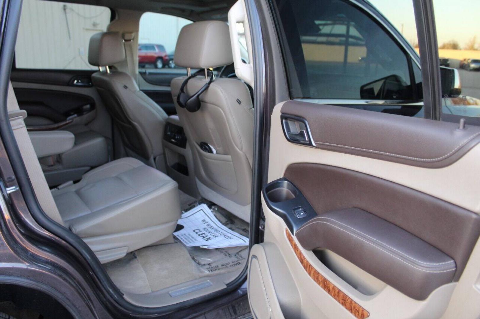 2015 Pewter Chevrolet Tahoe LTZ 4WD (1GNSKCKC6FR) with an 5.3L V8 5.3L V8 engine, Automatic 6-Speed transmission, located at 4301 NW 39th , Oklahoma City, OK, 73112, (405) 949-5600, 35.512135, -97.598671 - Hablamos espanol. SPEND SMART --- BUY FROM SUPER SPORTS. ALL PRICES, DOWN PAYMENTS, PAYMENTS, AND FINANCE TERMS ARE NEGOTIABLE AT THE TIME OF APPROVAL. WE WILL WORK WITH YOU TO FIT YOUR BUDGET. WE WILL EVEN LOWER AND ADJUST THE NUMBERS TO HELP MAKE THE VEHICLE MORE AFFORDABLE FOR YOU.- Photo#12