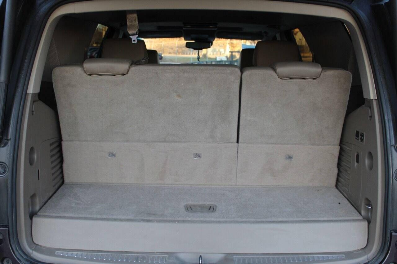 2015 Pewter Chevrolet Tahoe LTZ 4WD (1GNSKCKC6FR) with an 5.3L V8 5.3L V8 engine, Automatic 6-Speed transmission, located at 4301 NW 39th , Oklahoma City, OK, 73112, (405) 949-5600, 35.512135, -97.598671 - Hablamos espaol. SPEND SMART --- BUY FROM SUPER SPORTS. ASKING WHOLESALE CASH PRICE: $13,900 (CASH ONLY) PLUS $100 PROCESSING FEE. ALL PRICES, DOWN PAYMENTS, PAYMENTS, AND FINANCE TERMS ARE NEGOTIABLE AT THE TIME OF APPROVAL. WE WILL WORK WITH YOU TO FIT YOUR BUDGET. WE WILL EVEN LOW- Photo#14
