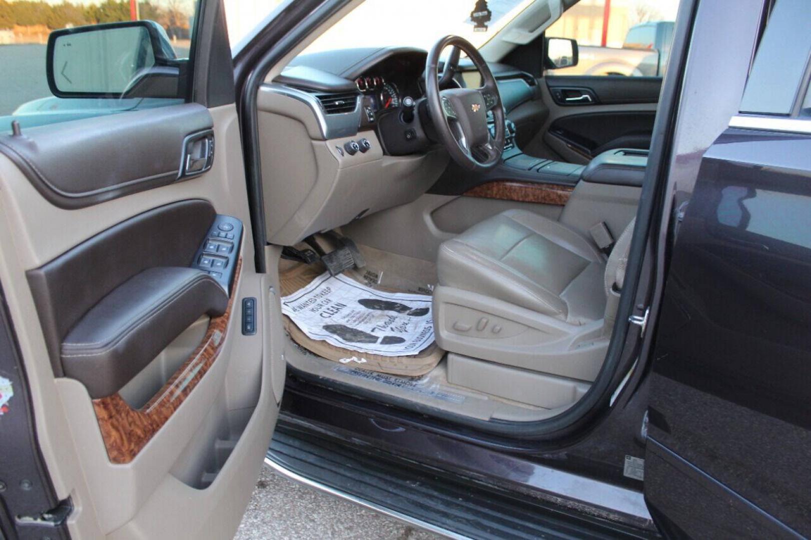 2015 Pewter Chevrolet Tahoe LTZ 4WD (1GNSKCKC6FR) with an 5.3L V8 5.3L V8 engine, Automatic 6-Speed transmission, located at 4301 NW 39th , Oklahoma City, OK, 73112, (405) 949-5600, 35.512135, -97.598671 - Hablamos espanol. SPEND SMART --- BUY FROM SUPER SPORTS. ALL PRICES, DOWN PAYMENTS, PAYMENTS, AND FINANCE TERMS ARE NEGOTIABLE AT THE TIME OF APPROVAL. WE WILL WORK WITH YOU TO FIT YOUR BUDGET. WE WILL EVEN LOWER AND ADJUST THE NUMBERS TO HELP MAKE THE VEHICLE MORE AFFORDABLE FOR YOU.- Photo#21