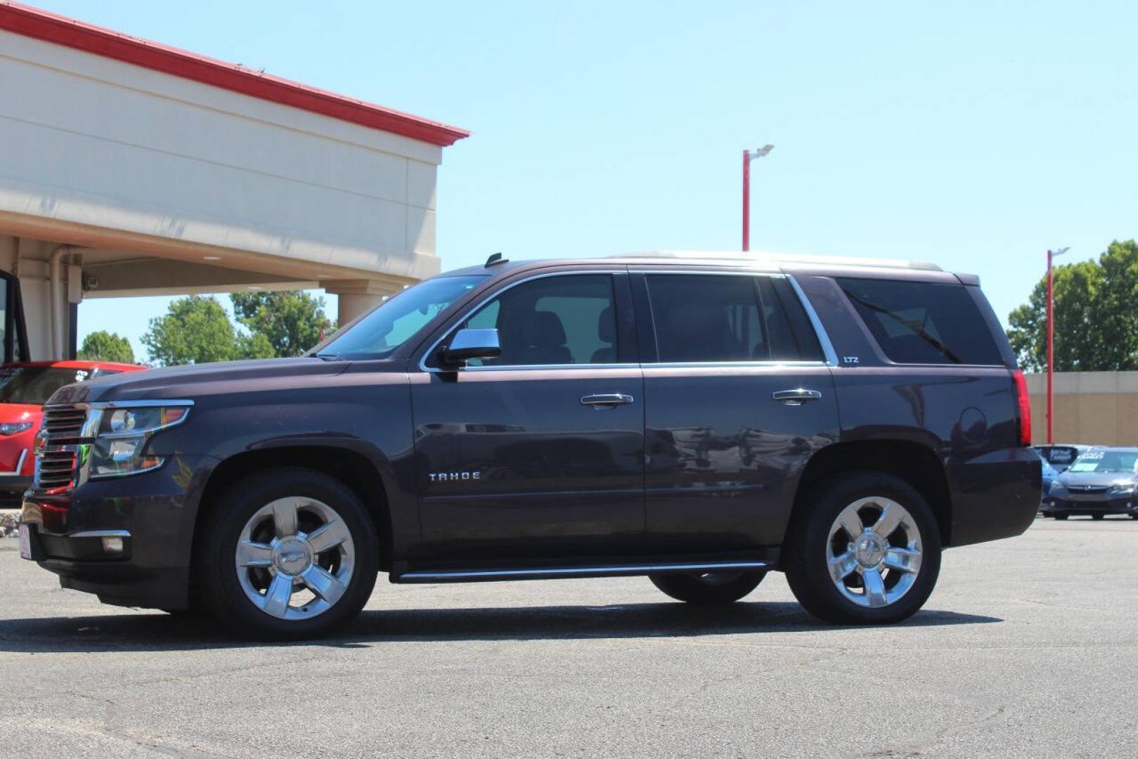 2015 Pewter Chevrolet Tahoe LTZ 4WD (1GNSKCKC6FR) with an 5.3L V8 5.3L V8 engine, Automatic 6-Speed transmission, located at 4301 NW 39th , Oklahoma City, OK, 73112, (405) 949-5600, 35.512135, -97.598671 - Hablamos espanol. SPEND SMART --- BUY FROM SUPER SPORTS. ALL PRICES, DOWN PAYMENTS, PAYMENTS, AND FINANCE TERMS ARE NEGOTIABLE AT THE TIME OF APPROVAL. WE WILL WORK WITH YOU TO FIT YOUR BUDGET. WE WILL EVEN LOWER AND ADJUST THE NUMBERS TO HELP MAKE THE VEHICLE MORE AFFORDABLE FOR YOU.- Photo#4
