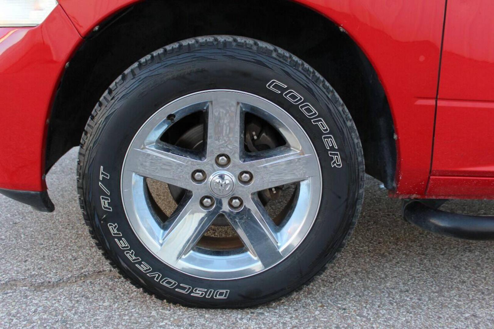 2010 Red Dodge Ram 1500 Laramie Crew Cab 4WD (1D7RV1CT9AS) with an 5.7L V8 OHV 16V engine, 5-Speed Automatic transmission, located at 4301 NW 39th , Oklahoma City, OK, 73112, (405) 949-5600, 35.512135, -97.598671 - NO DRIVERS LICENCE NO-FULL COVERAGE INSURANCE-NO CREDIT CHECK. COME ON OVER TO SUPERSPORTS AND TAKE A LOOK AND TEST DRIVE. PLEASE GIVE US A CALL AT (405) 949-5600. NO LICENSIA DE MANEJAR- NO SEGURO DE COBERTURA TOTAL- NO VERIFICACCION DE CREDITO. POR FAVOR VENGAN A SUPERSPORTS, ECHE UN VI - Photo#23