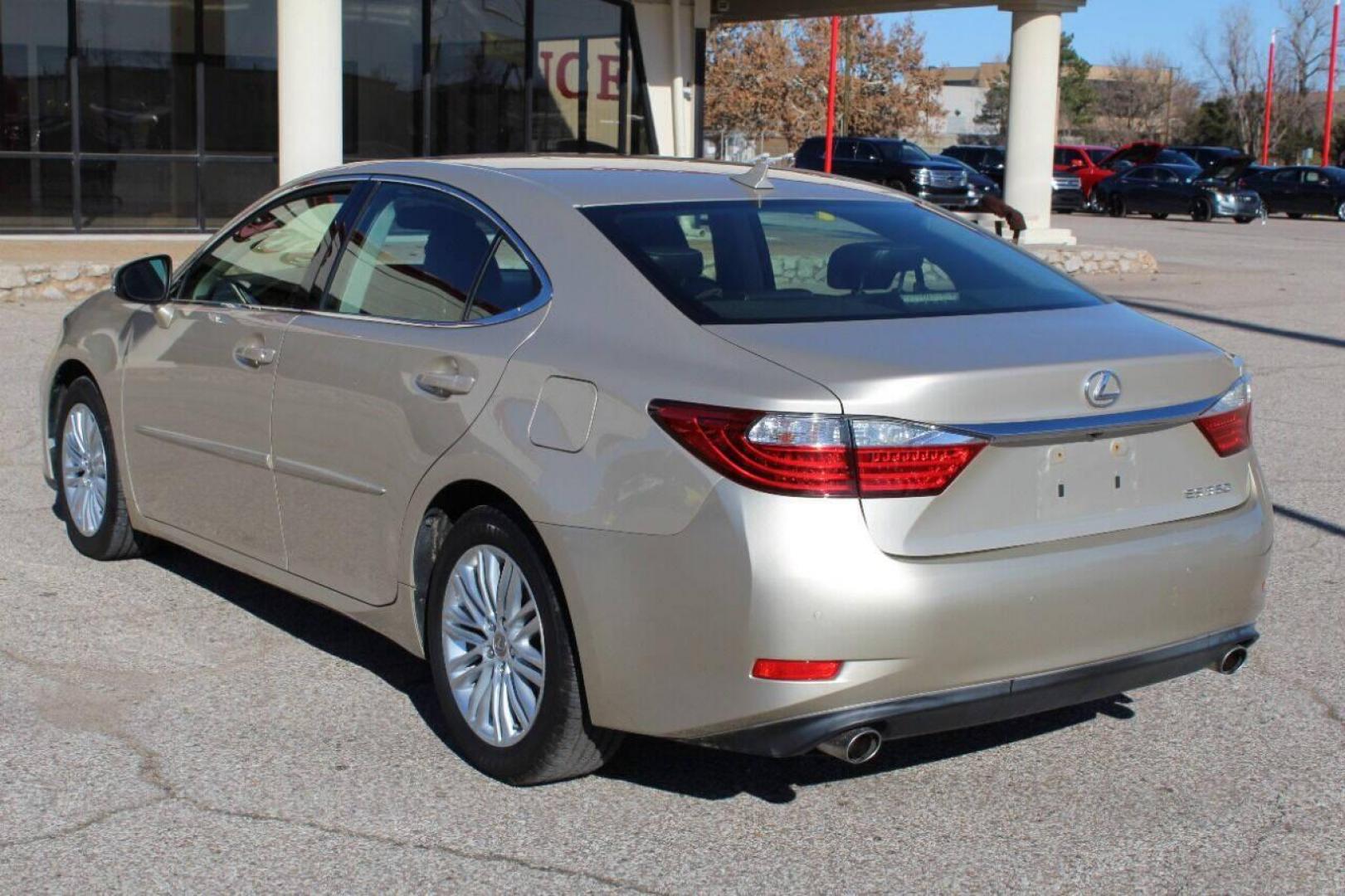 2013 Tan Lexus ES 350 Sedan (JTHBK1GG0D2) with an 3.5L V6 DOHC 24V engine, 6-Speed Automatic transmission, located at 4301 NW 39th , Oklahoma City, OK, 73112, (405) 949-5600, 35.512135, -97.598671 - NO DRIVERS LICENCE NO-FULL COVERAGE INSURANCE-NO CREDIT CHECK. COME ON OVER TO SUPERSPORTS AND TAKE A LOOK AND TEST DRIVE. PLEASE GIVE US A CALL AT (405) 949-5600. NO LICENSIA DE MANEJAR- NO SEGURO DE COBERTURA TOTAL- NO VERIFICACCION DE CREDITO. POR FAVOR VENGAN A SUPERSPORTS, ECHE UN - Photo#5