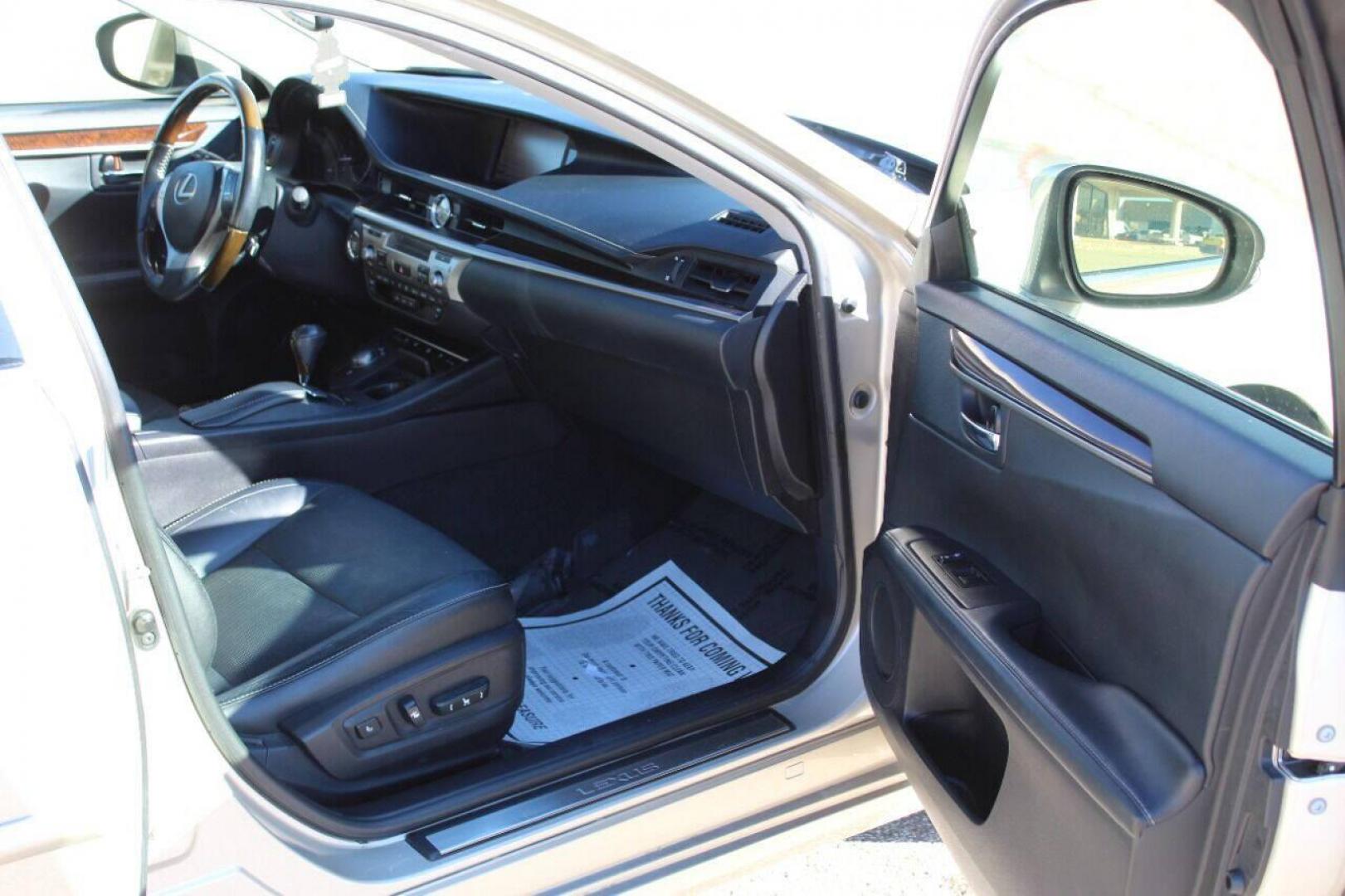 2013 Tan Lexus ES 350 Sedan (JTHBK1GG0D2) with an 3.5L V6 DOHC 24V engine, 6-Speed Automatic transmission, located at 4301 NW 39th , Oklahoma City, OK, 73112, (405) 949-5600, 35.512135, -97.598671 - NO DRIVERS LICENCE NO-FULL COVERAGE INSURANCE-NO CREDIT CHECK. COME ON OVER TO SUPERSPORTS AND TAKE A LOOK AND TEST DRIVE. PLEASE GIVE US A CALL AT (405) 949-5600. NO LICENSIA DE MANEJAR- NO SEGURO DE COBERTURA TOTAL- NO VERIFICACCION DE CREDITO. POR FAVOR VENGAN A SUPERSPORTS, ECHE UN - Photo#9