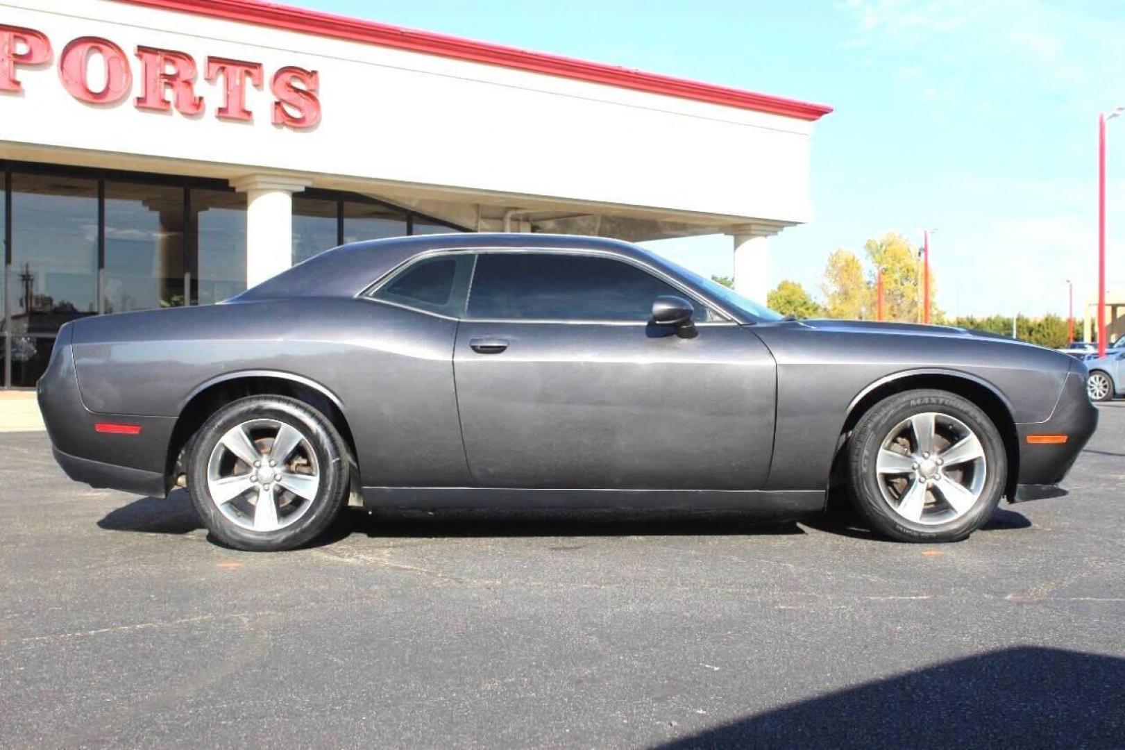2015 Gray Dodge Challenger SXT (2C3CDZAG8FH) with an 3.6L V6 DOHC 24V engine, 5-Speed Automatic transmission, located at 4301 NW 39th , Oklahoma City, OK, 73112, (405) 949-5600, 35.512135, -97.598671 - NO DRIVERS LICENCE -NO FULL COVERAGE INSURANCE - NO CREDIT CHECK. COME ON OVER TO SUPERSPORTS, TAKE A LOOK AND TEST DRIVE. PLEASE GIVE US A CALL AT (405) 949-5600. NO LICENCIA DE CONDUCIR - NO SEGURO DE COBERTURA TOTAL - NO VERIFICACION DE CREDITO. VISITENOS EN SUPERSPORTS, MIRE NUESTRO - Photo#3