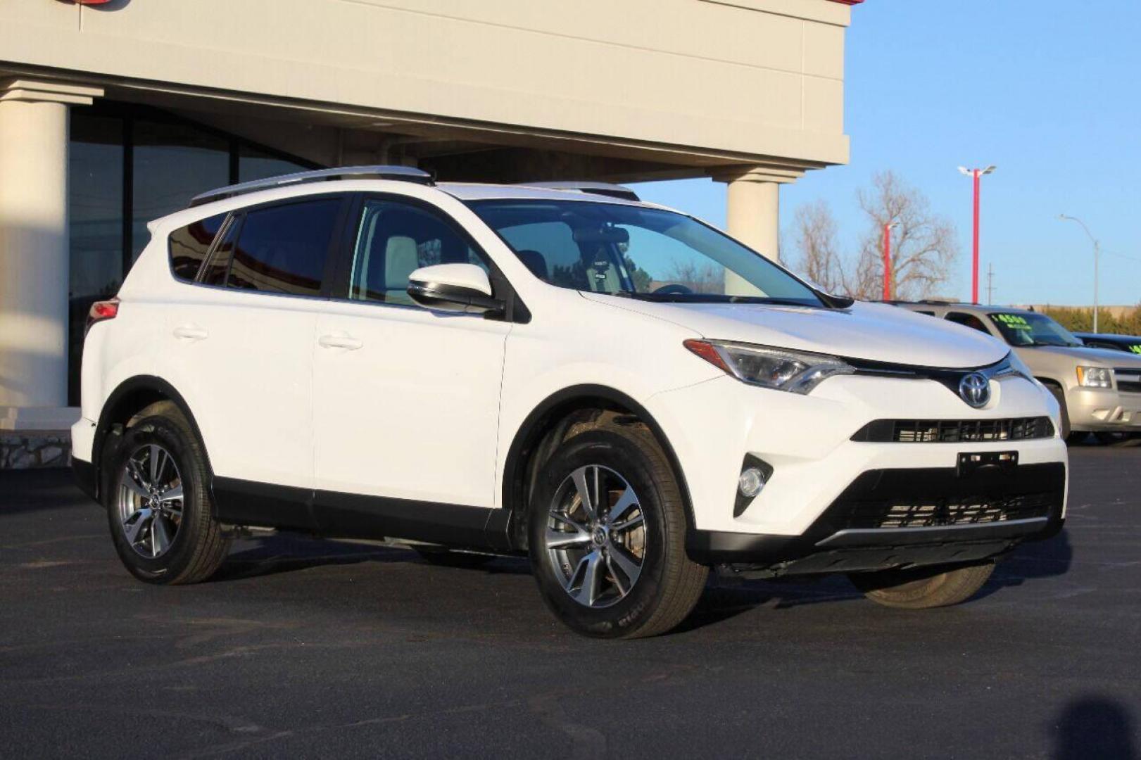 2016 White Toyota RAV4 XLE AWD (2T3RFREV1GW) with an 2.5L L4 DOHC 16V engine, 6A transmission, located at 4301 NW 39th , Oklahoma City, OK, 73112, (405) 949-5600, 35.512135, -97.598671 - NO DRIVERS LICENSE - NO FULL COVERAGE INSURANCE - NO CREDIT CHECK. COME ON OVER TO SUPERSPORTS AND TAKE A LOOK AND TEST DRIVE. PLEASE GIVE US A CALL AT (405) 949-5600. NO LICENCIA DE MANEJAR - NO SEGURO DE COBERTURA TOTAL - NO VERIFICACION DE CREDITO. POR FAVOR VENGAN A SUPERSPORTS, ECH - Photo#2