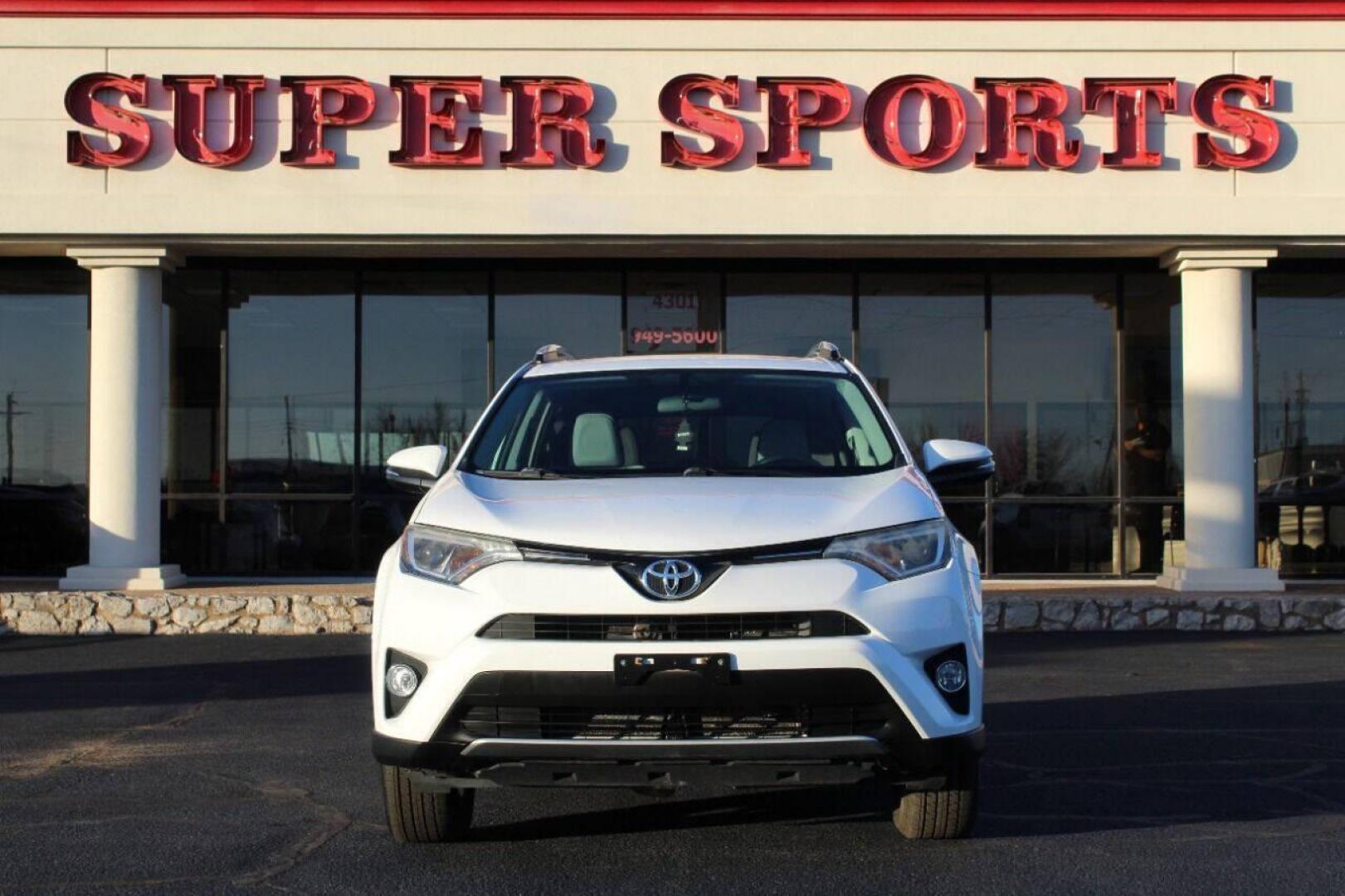 2016 White Toyota RAV4 XLE AWD (2T3RFREV1GW) with an 2.5L L4 DOHC 16V engine, 6A transmission, located at 4301 NW 39th , Oklahoma City, OK, 73112, (405) 949-5600, 35.512135, -97.598671 - NO DRIVERS LICENSE - NO FULL COVERAGE INSURANCE - NO CREDIT CHECK. COME ON OVER TO SUPERSPORTS AND TAKE A LOOK AND TEST DRIVE. PLEASE GIVE US A CALL AT (405) 949-5600. NO LICENCIA DE MANEJAR - NO SEGURO DE COBERTURA TOTAL - NO VERIFICACION DE CREDITO. POR FAVOR VENGAN A SUPERSPORTS, ECH - Photo#3