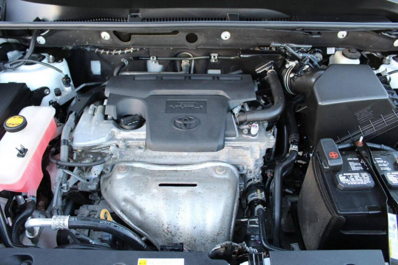 2016 White Toyota RAV4 XLE AWD (2T3RFREV1GW) with an 2.5L L4 DOHC 16V engine, 6A transmission, located at 4301 NW 39th , Oklahoma City, OK, 73112, (405) 949-5600, 35.512135, -97.598671 - NO DRIVERS LICENSE - NO FULL COVERAGE INSURANCE - NO CREDIT CHECK. COME ON OVER TO SUPERSPORTS AND TAKE A LOOK AND TEST DRIVE. PLEASE GIVE US A CALL AT (405) 949-5600. NO LICENCIA DE MANEJAR - NO SEGURO DE COBERTURA TOTAL - NO VERIFICACION DE CREDITO. POR FAVOR VENGAN A SUPERSPORTS, ECH - Photo#9