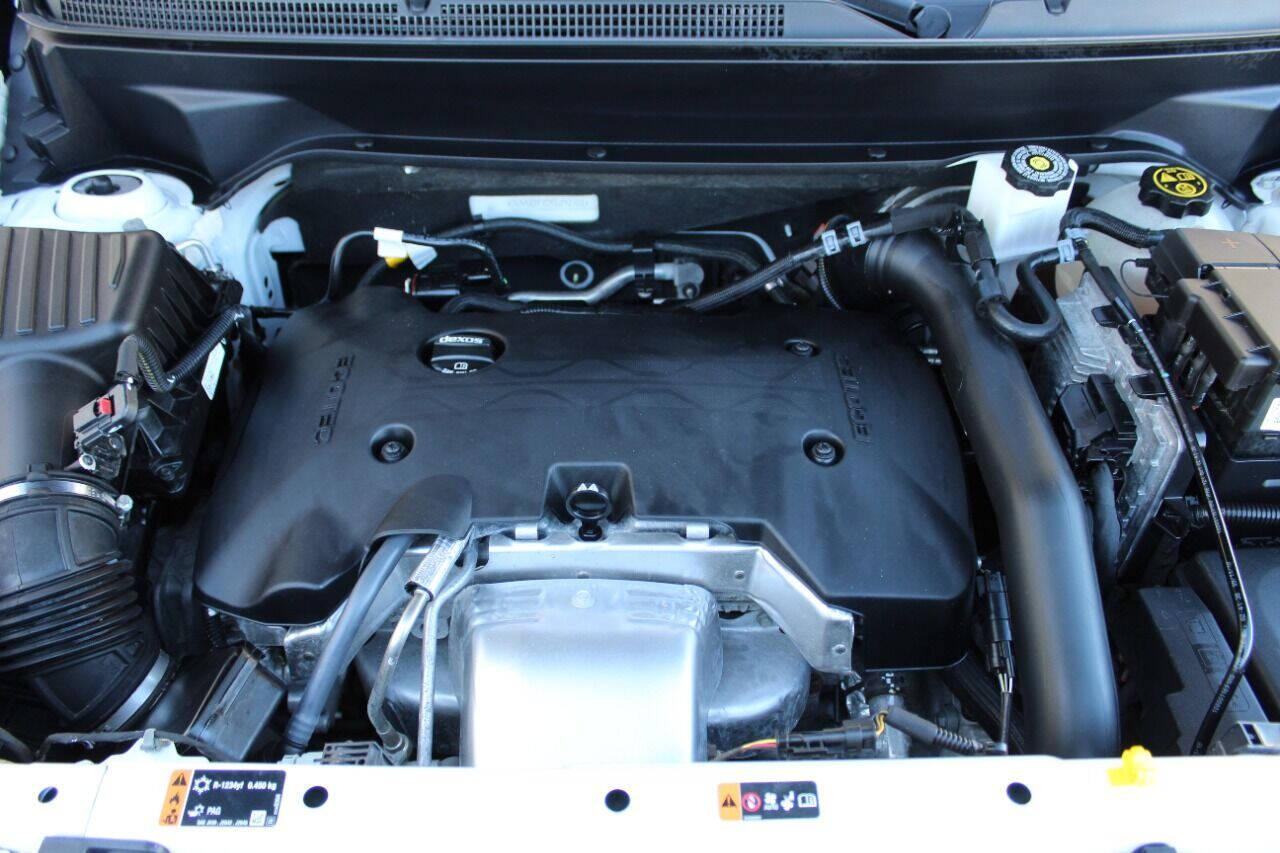 2019 White Chevrolet Equinox Premier 2.0 AWD (2GNAXYEX2K6) with an 2.0L L4 DOHC 16V engine, 9A transmission, located at 4301 NW 39th , Oklahoma City, OK, 73112, (405) 949-5600, 35.512135, -97.598671 - Photo#7