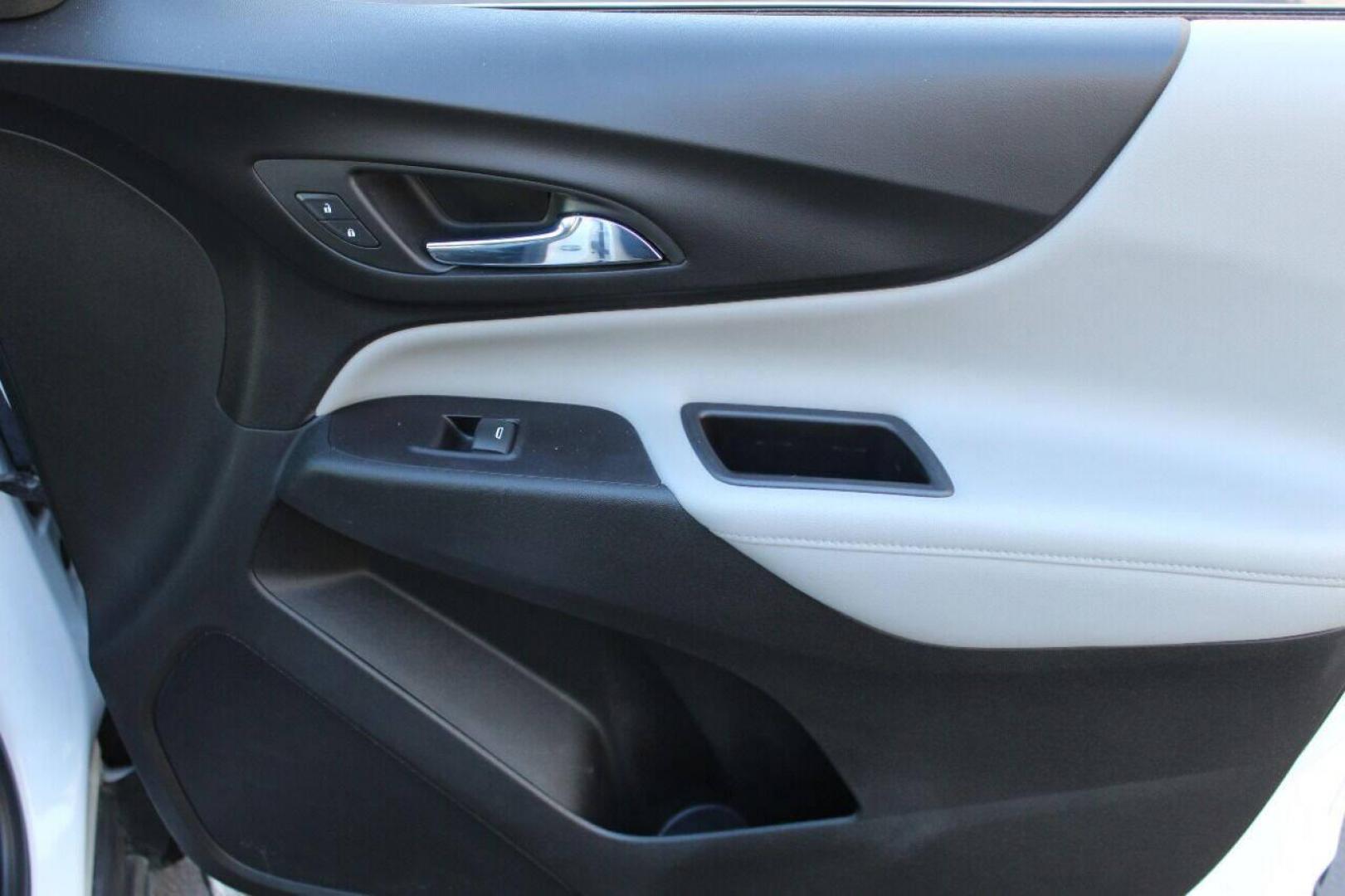 2019 White Chevrolet Equinox Premier 2.0 AWD (2GNAXYEX2K6) with an 2.0L L4 DOHC 16V engine, 9A transmission, located at 4301 NW 39th , Oklahoma City, OK, 73112, (405) 949-5600, 35.512135, -97.598671 - NO DRIVERS LICENSE - NO FULL COVERAGE INSURANCE - NO CREDIT CHECK. COME ON OVER TO SUPERSPORTS AND TAKE A LOOK AND TEST DRIVE PLEASE GIVE US A CALL AT (405) 949-5600. NO LICENCIA DE MANEJAR - NO SEGURO DE COBERTURA TOTAL - NO VERIFICACION DE CREDITO. POR FAVOR VENGAN A SUPERSPOR - Photo#9