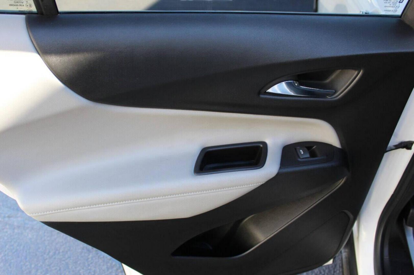 2019 White Chevrolet Equinox Premier 2.0 AWD (2GNAXYEX2K6) with an 2.0L L4 DOHC 16V engine, 9A transmission, located at 4301 NW 39th , Oklahoma City, OK, 73112, (405) 949-5600, 35.512135, -97.598671 - NO DRIVERS LICENSE - NO FULL COVERAGE INSURANCE - NO CREDIT CHECK. COME ON OVER TO SUPERSPORTS AND TAKE A LOOK AND TEST DRIVE PLEASE GIVE US A CALL AT (405) 949-5600. NO LICENCIA DE MANEJAR - NO SEGURO DE COBERTURA TOTAL - NO VERIFICACION DE CREDITO. POR FAVOR VENGAN A SUPERSPOR - Photo#14