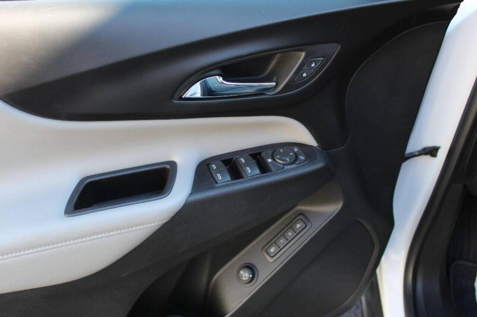 2019 White Chevrolet Equinox Premier 2.0 AWD (2GNAXYEX2K6) with an 2.0L L4 DOHC 16V engine, 9A transmission, located at 4301 NW 39th , Oklahoma City, OK, 73112, (405) 949-5600, 35.512135, -97.598671 - NO DRIVERS LICENSE - NO FULL COVERAGE INSURANCE - NO CREDIT CHECK. COME ON OVER TO SUPERSPORTS AND TAKE A LOOK AND TEST DRIVE PLEASE GIVE US A CALL AT (405) 949-5600. NO LICENCIA DE MANEJAR - NO SEGURO DE COBERTURA TOTAL - NO VERIFICACION DE CREDITO. POR FAVOR VENGAN A SUPERSPOR - Photo#16