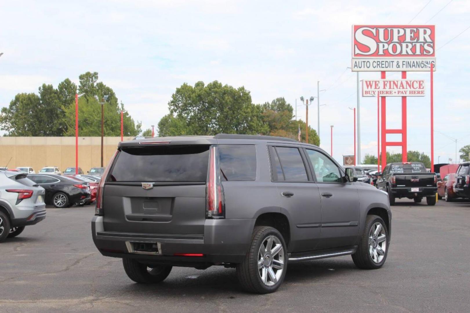 2017 Pewter Cadillac Escalade Luxury 4WD (1GYS4BKJ7HR) with an 6.2L V8 OHV 16V FFV engine, 8A transmission, located at 4301 NW 39th , Oklahoma City, OK, 73112, (405) 949-5600, 35.512135, -97.598671 - NO DRIVERS LICENCE NO-FULL COVERAGE INSURANCE-NO CREDIT CHECK. COME ON OVER TO SUPERSPORTS AND TAKE A LOOK AND TEST DRIVE. PLEASE GIVE US A CALL AT (405) 949-5600. NO LICENSIA DE MANEJAR- NO SEGURO DE COBERTURA TOTAL- NO VERIFICACCION DE CREDITO. POR FAVOR VENGAN A SUPERSPORTS, ECHE UN - Photo#4