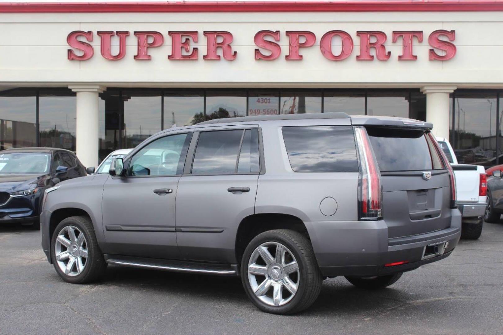 2017 Pewter Cadillac Escalade Luxury 4WD (1GYS4BKJ7HR) with an 6.2L V8 OHV 16V FFV engine, 8A transmission, located at 4301 NW 39th , Oklahoma City, OK, 73112, (405) 949-5600, 35.512135, -97.598671 - NO DRIVERS LICENCE NO-FULL COVERAGE INSURANCE-NO CREDIT CHECK. COME ON OVER TO SUPERSPORTS AND TAKE A LOOK AND TEST DRIVE. PLEASE GIVE US A CALL AT (405) 949-5600. NO LICENSIA DE MANEJAR- NO SEGURO DE COBERTURA TOTAL- NO VERIFICACCION DE CREDITO. POR FAVOR VENGAN A SUPERSPORTS, ECHE UN - Photo#5